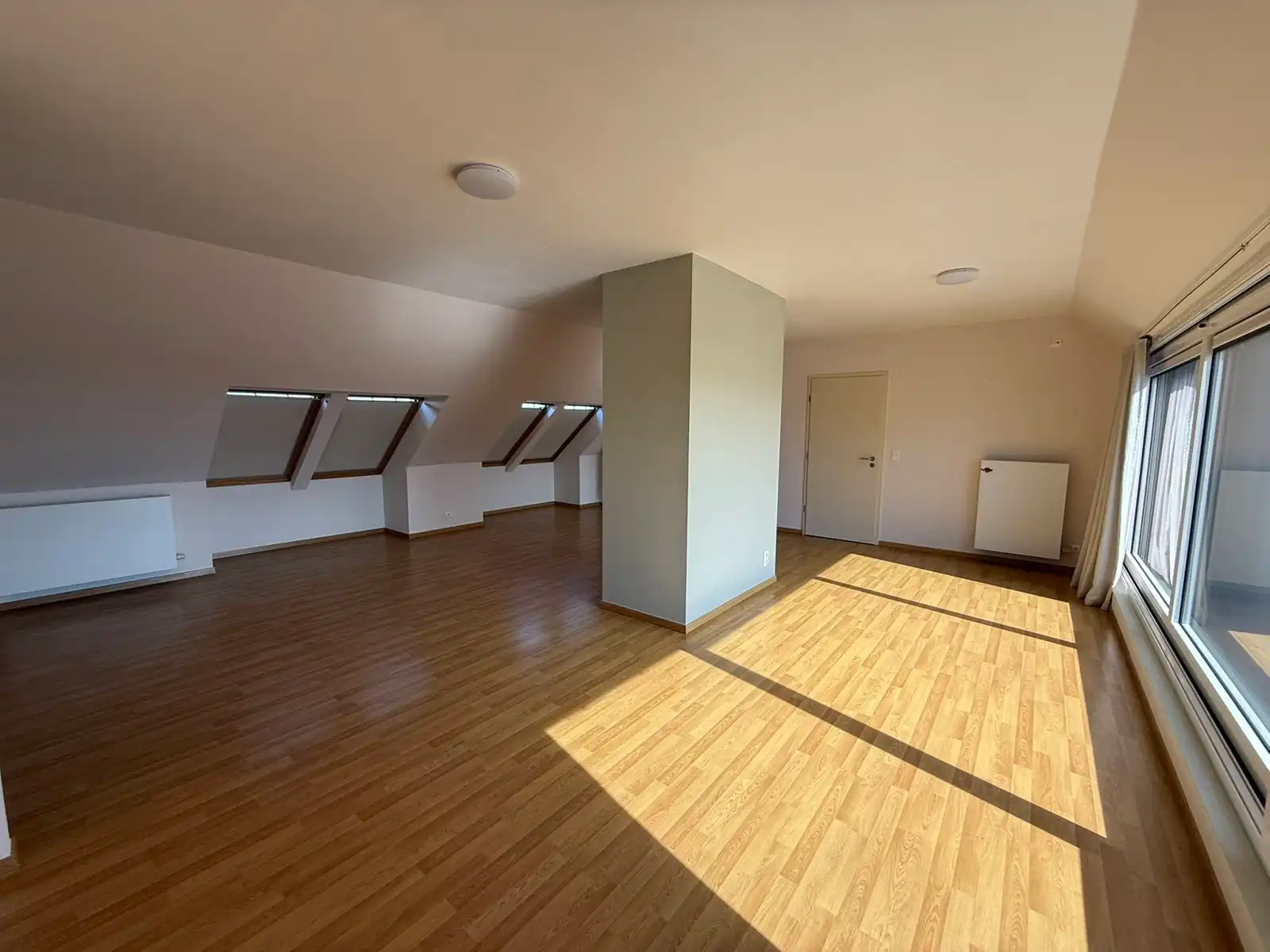 Ruim dakappartement in het centrum van Tielt.  foto 4