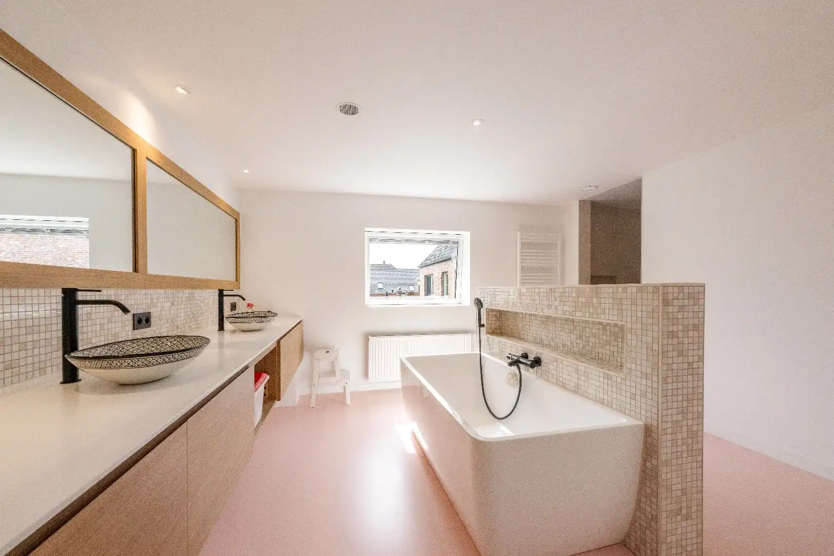 WONING (240 m²) met LOODS (143 m²) op HOEKPERCEEL VAN 1.027 m² foto 23
