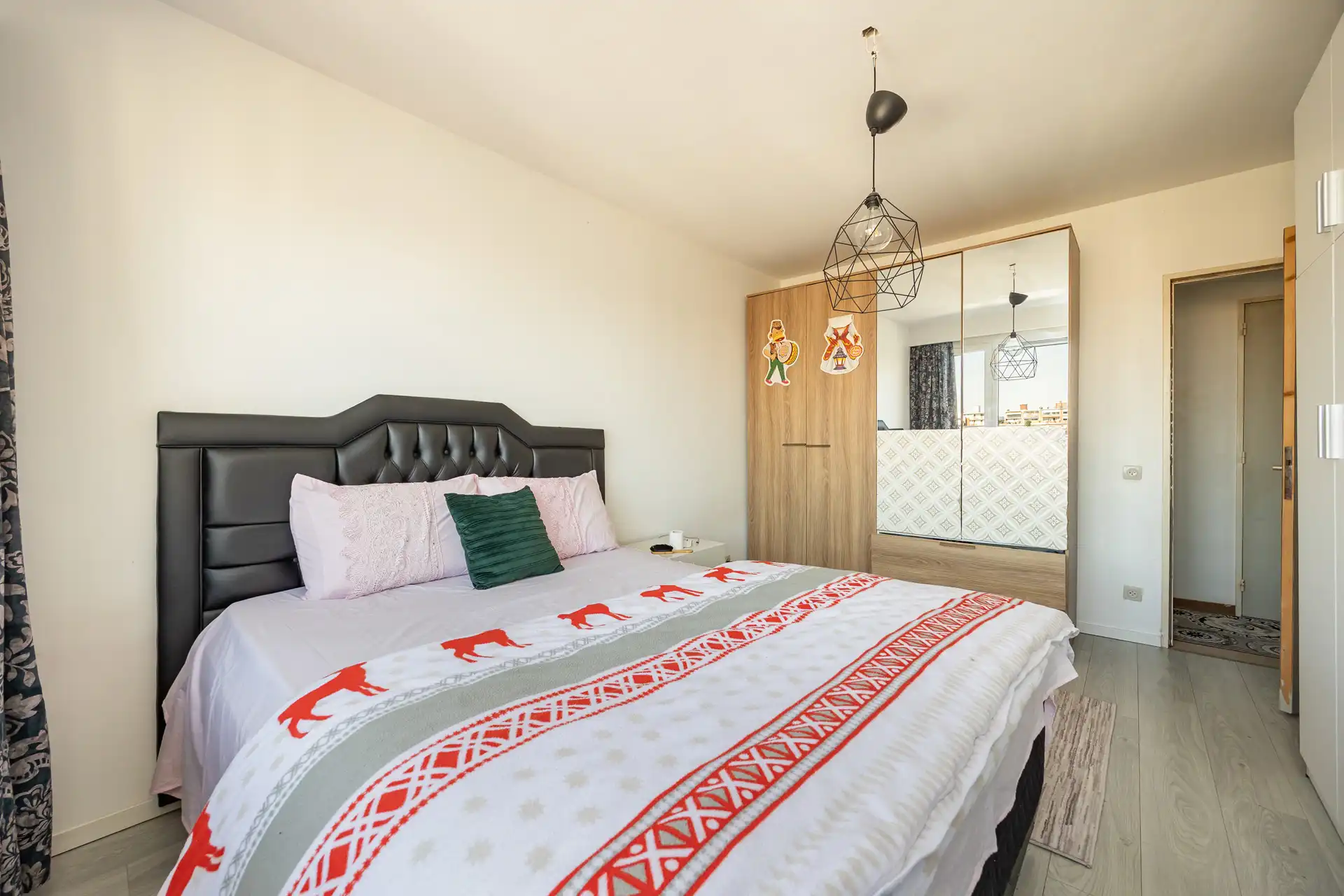 Lichtrijk appartement met 2 slaapkamers, terras en kelder foto 8