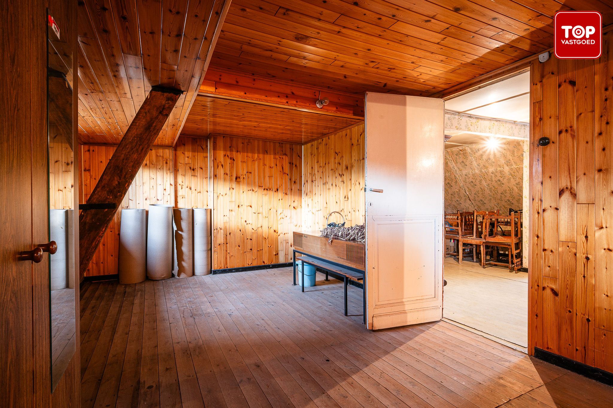 Totaal te renoveren woning met 4 slaapkamers en leuke tuin. foto 19