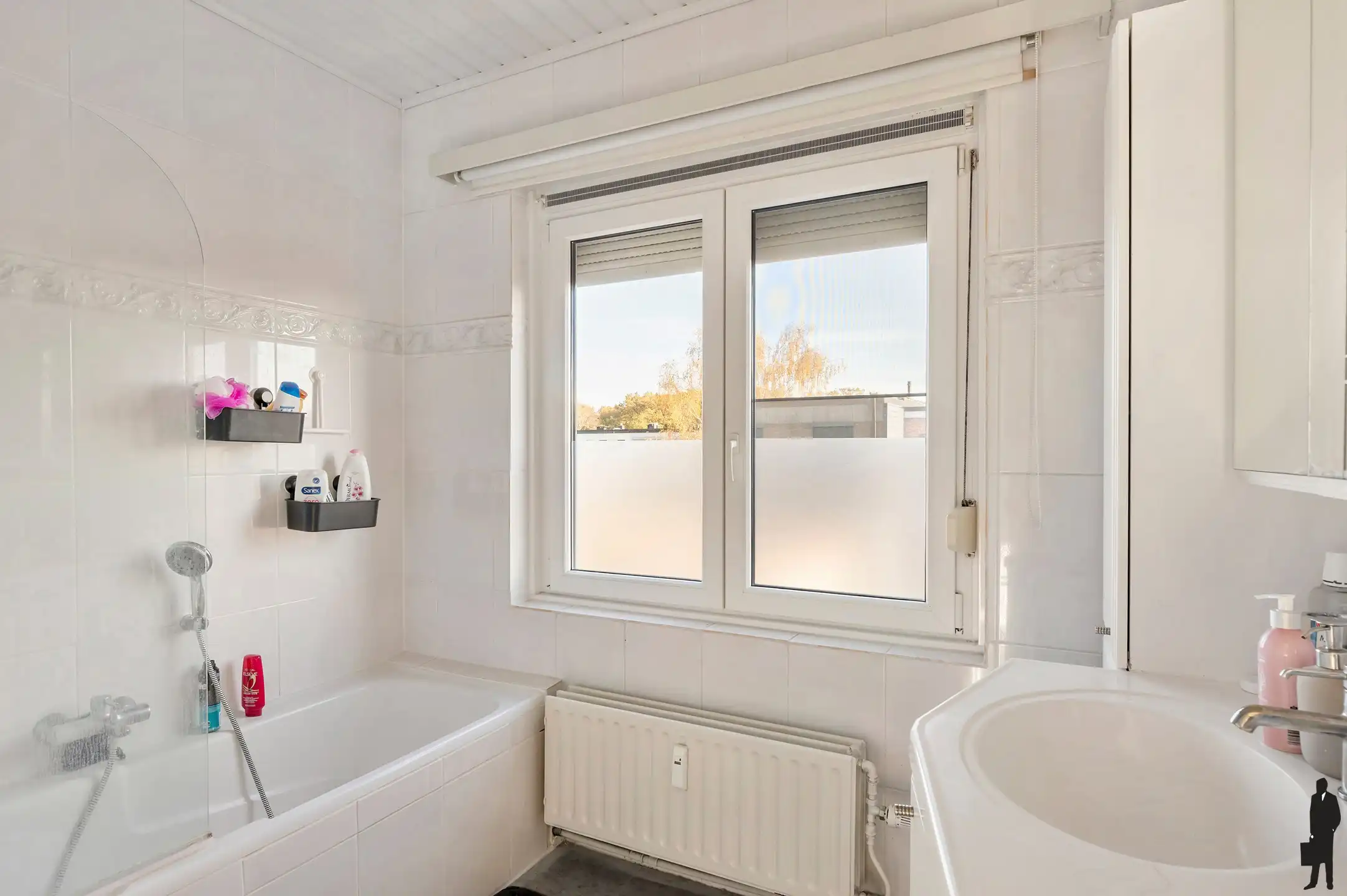 Appartement met terras + garage te Hoevenen! foto 11