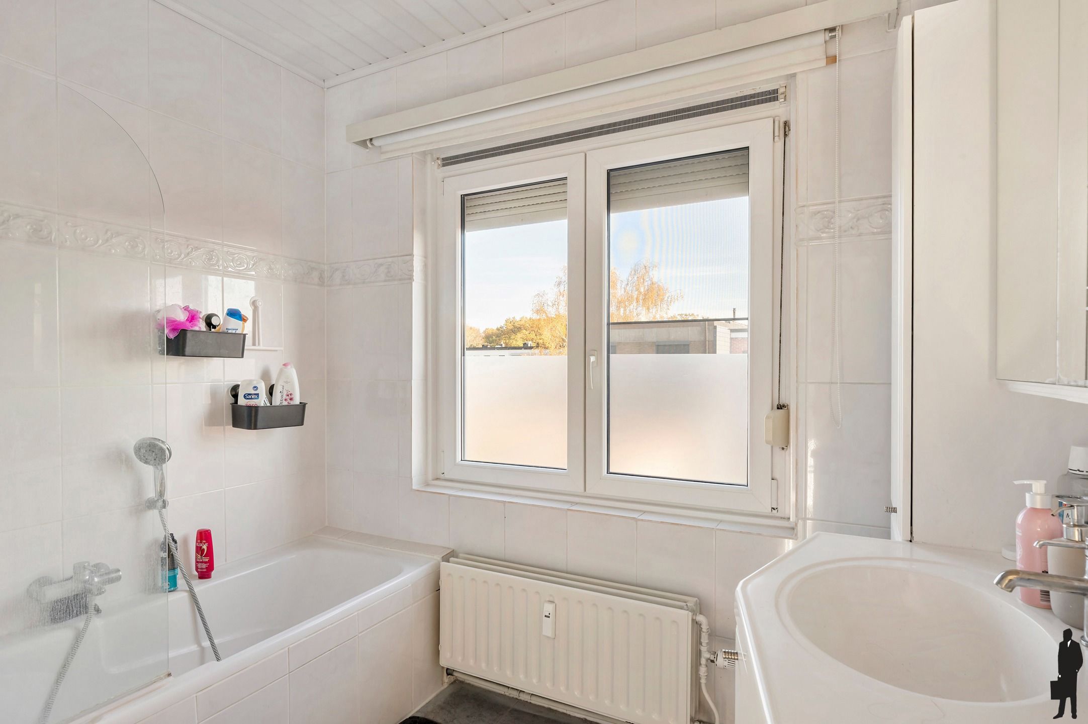 Appartement met terras + garage te Hoevenen! foto 11