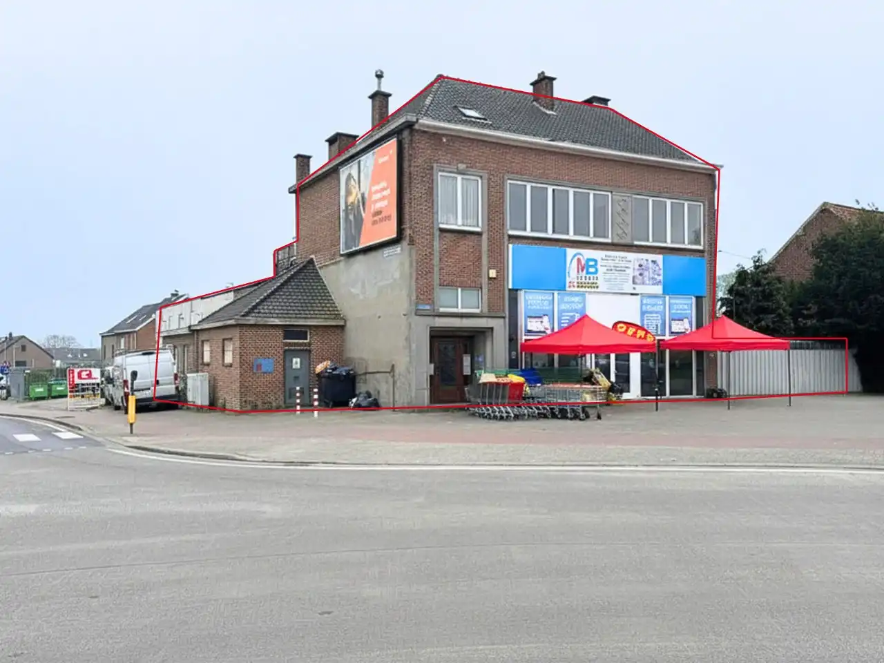 Handelspand met 2 handelsruimtes en 1 appartement te koop op AAA locatie foto 3