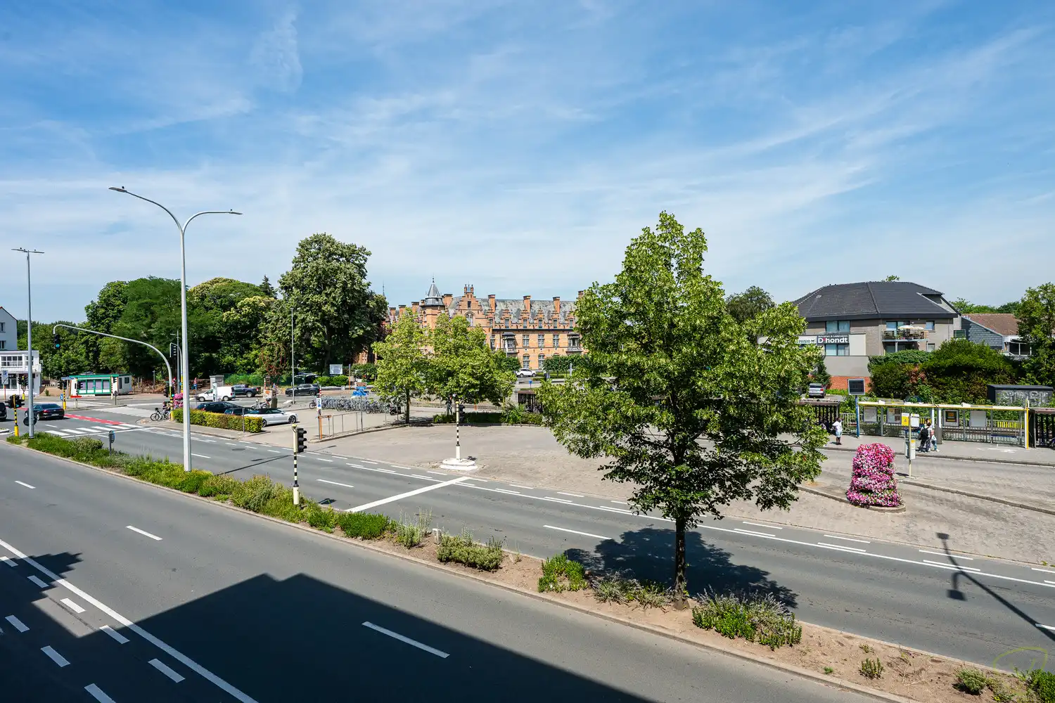 Uitzonderlijk groot appartement nabij het station van Eeklo! foto 23