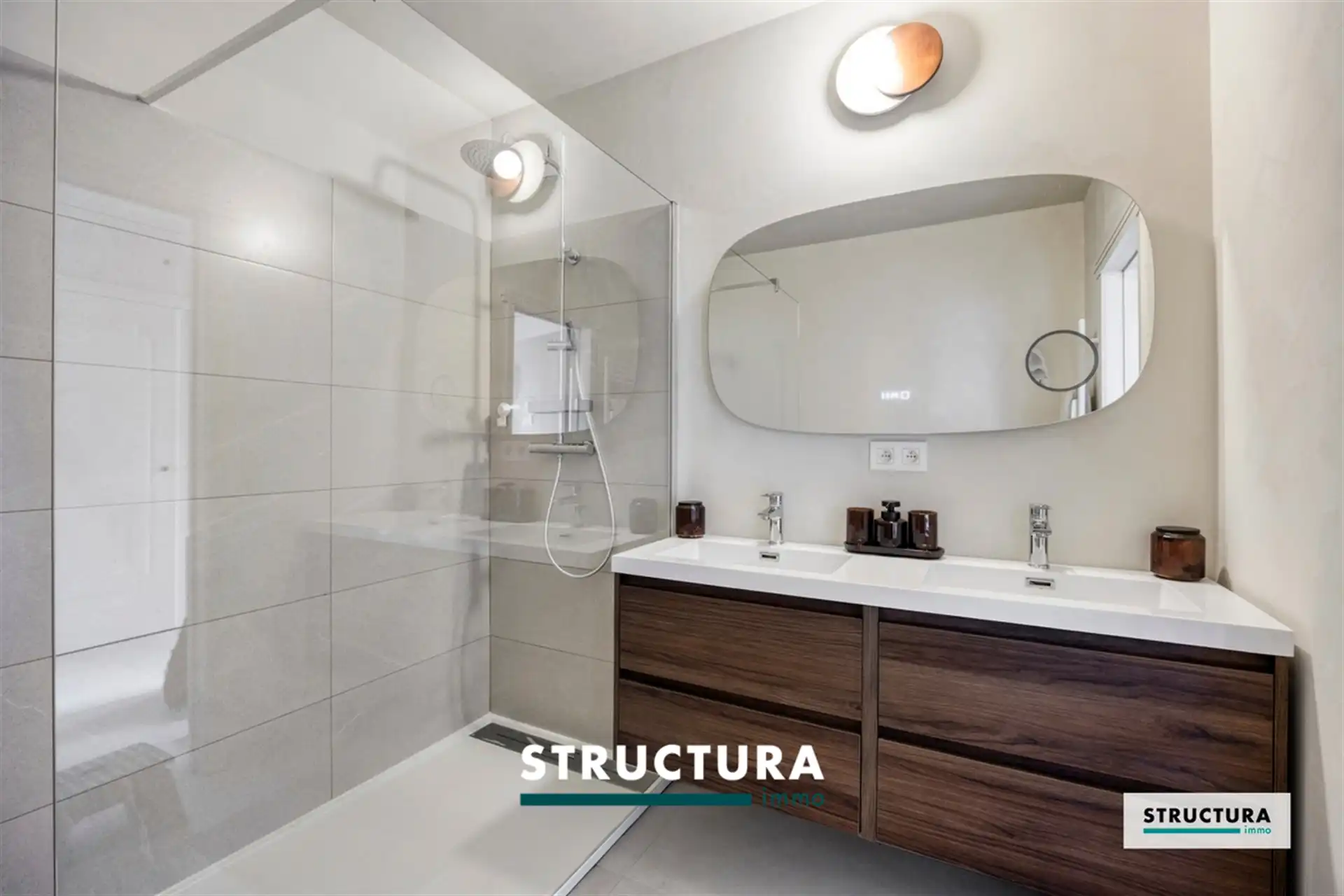 Volledig gerenoveerd appartement nabij het centrum! foto 18