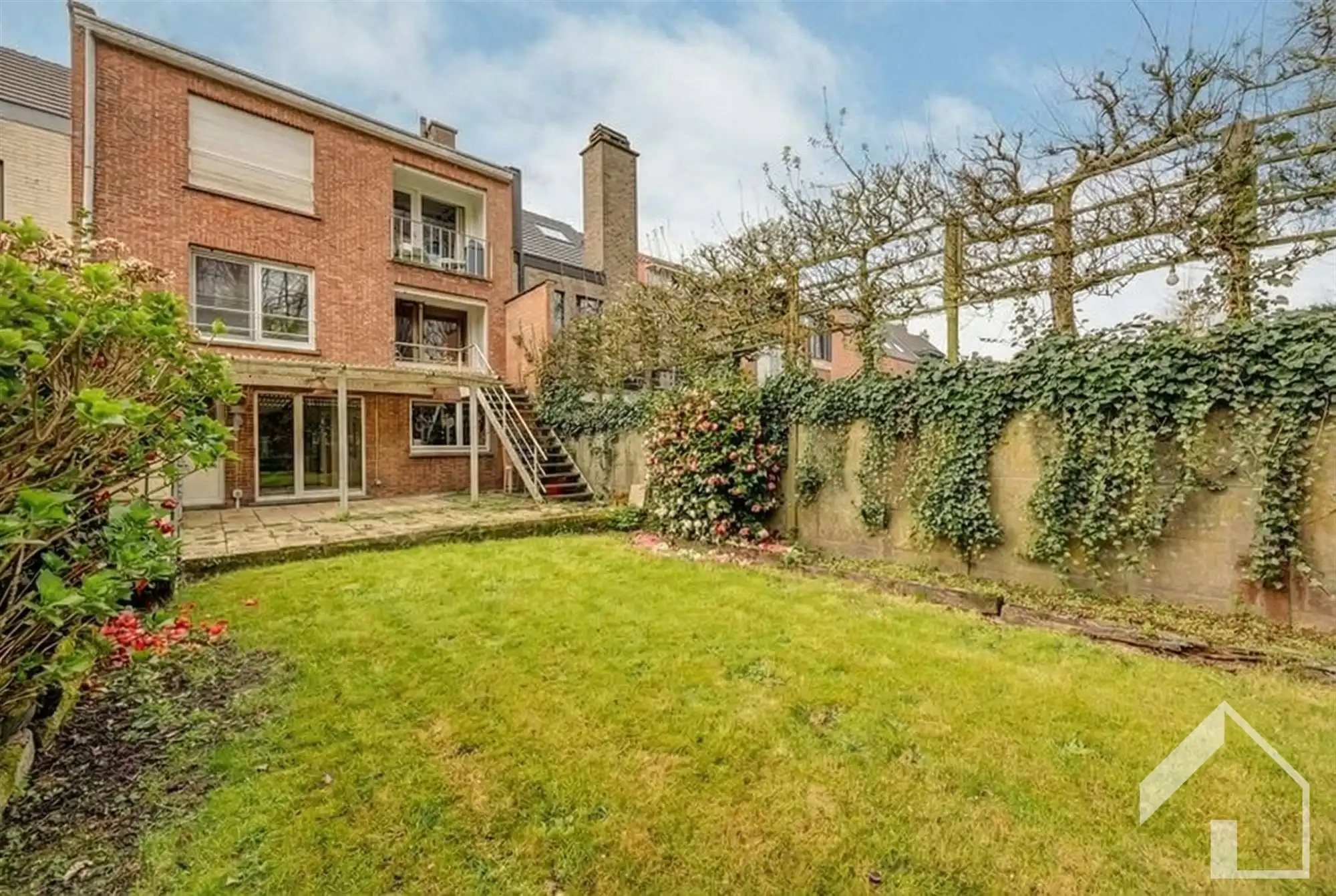 Appartement 1e verdieping + hele gelijkvloers incl garage foto 16