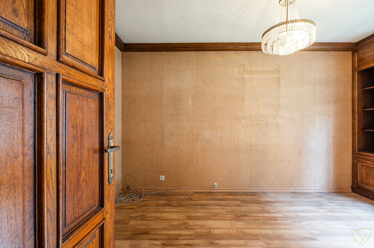 Vrijstaande te renoveren villa op uitzonderlijk groot perceel met bosgrond in Lembeke foto 9