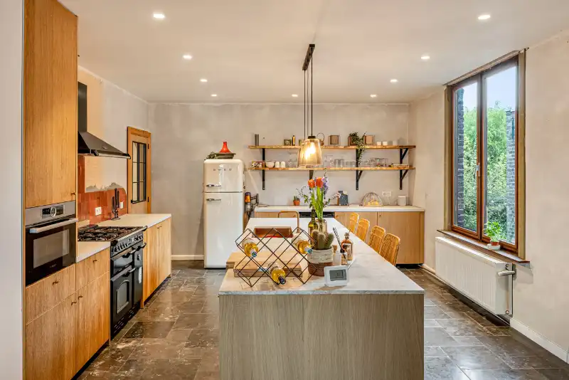 Karaktervolle interbellumwoning met loods nabij de Markt van Gavere foto 6