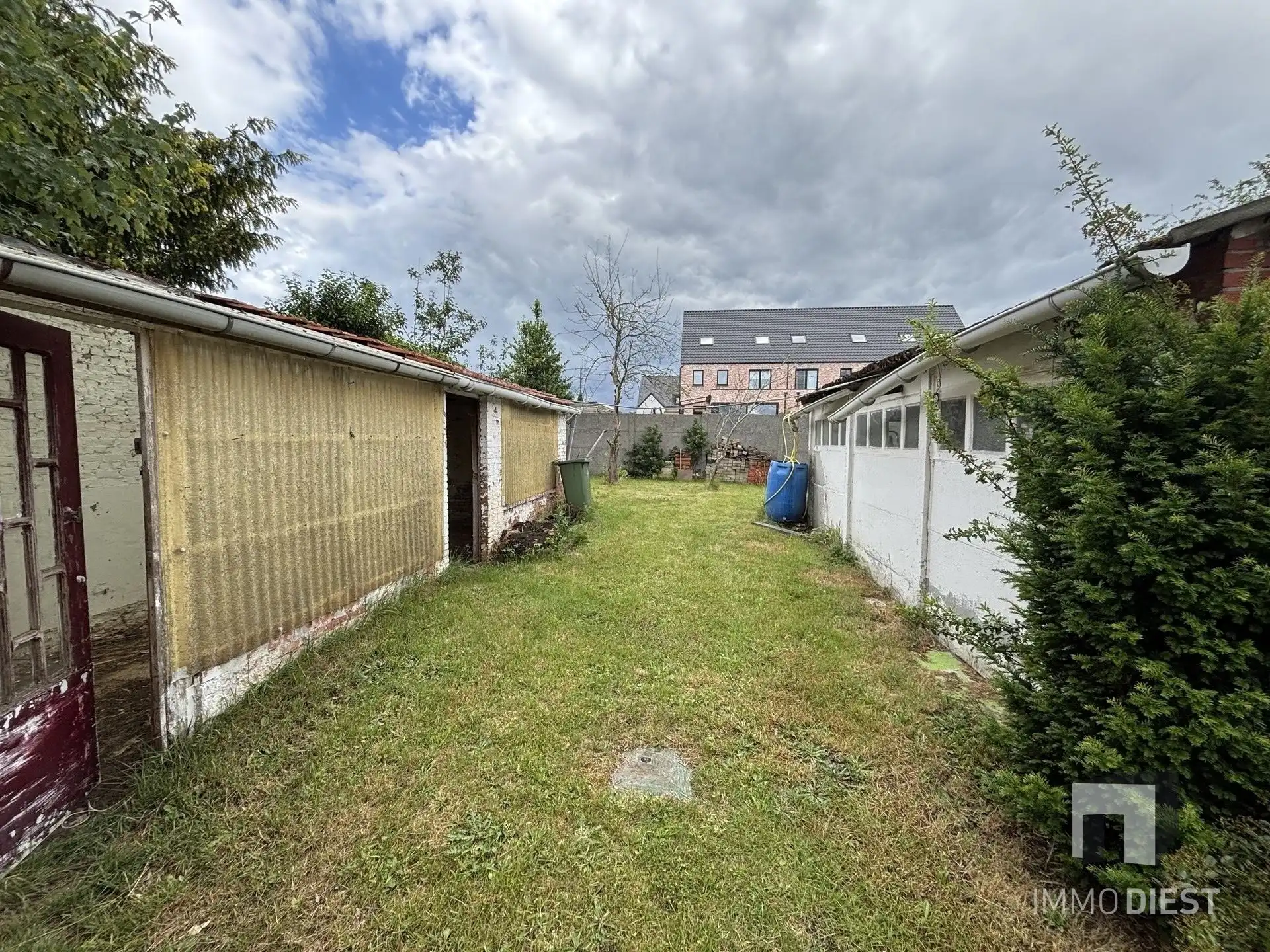 Ruime kluswoning met 3 slaapkamers, garage en tuin foto 34