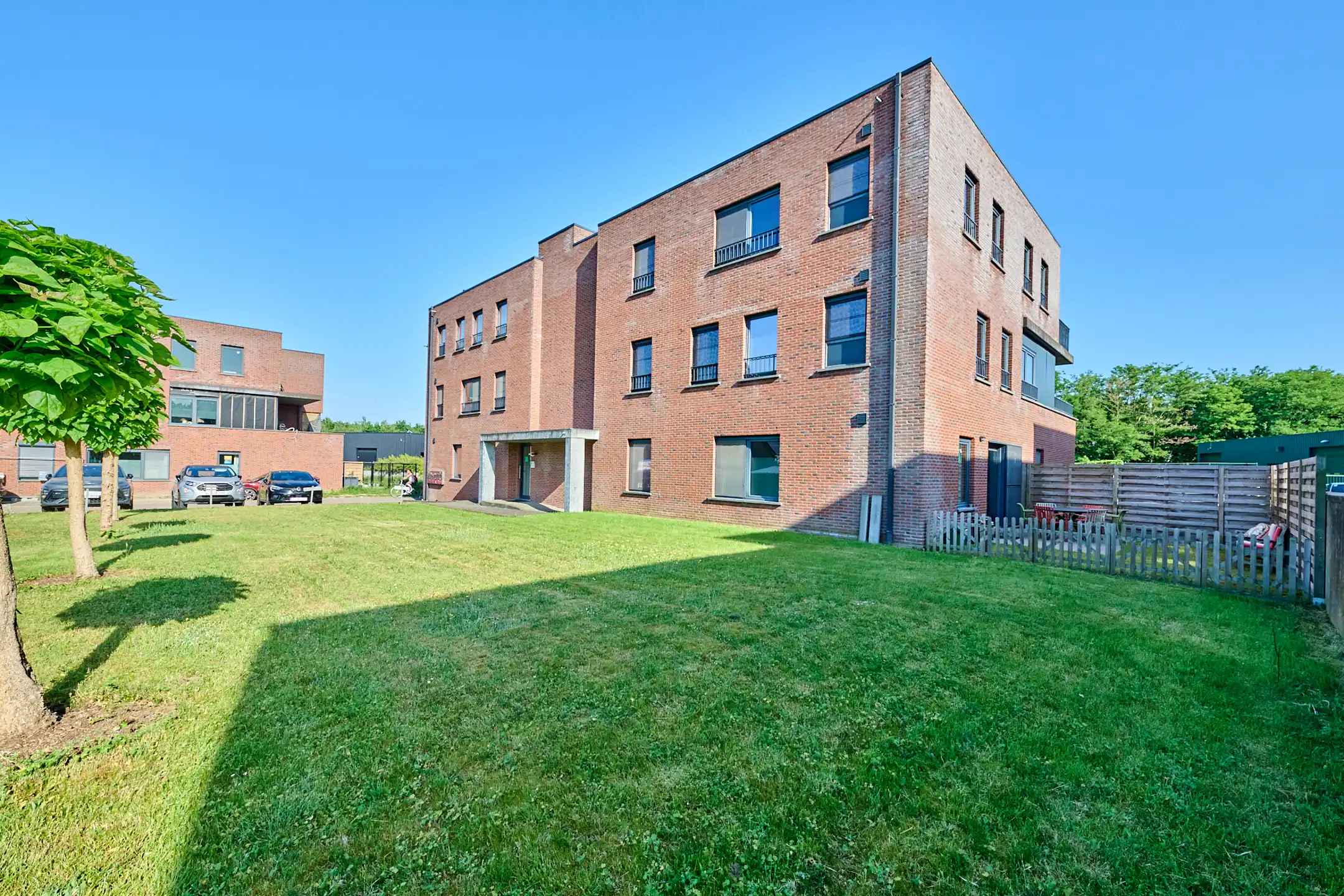 Glv 2slpk appartement, tuin met terras, parking en berging  foto 13