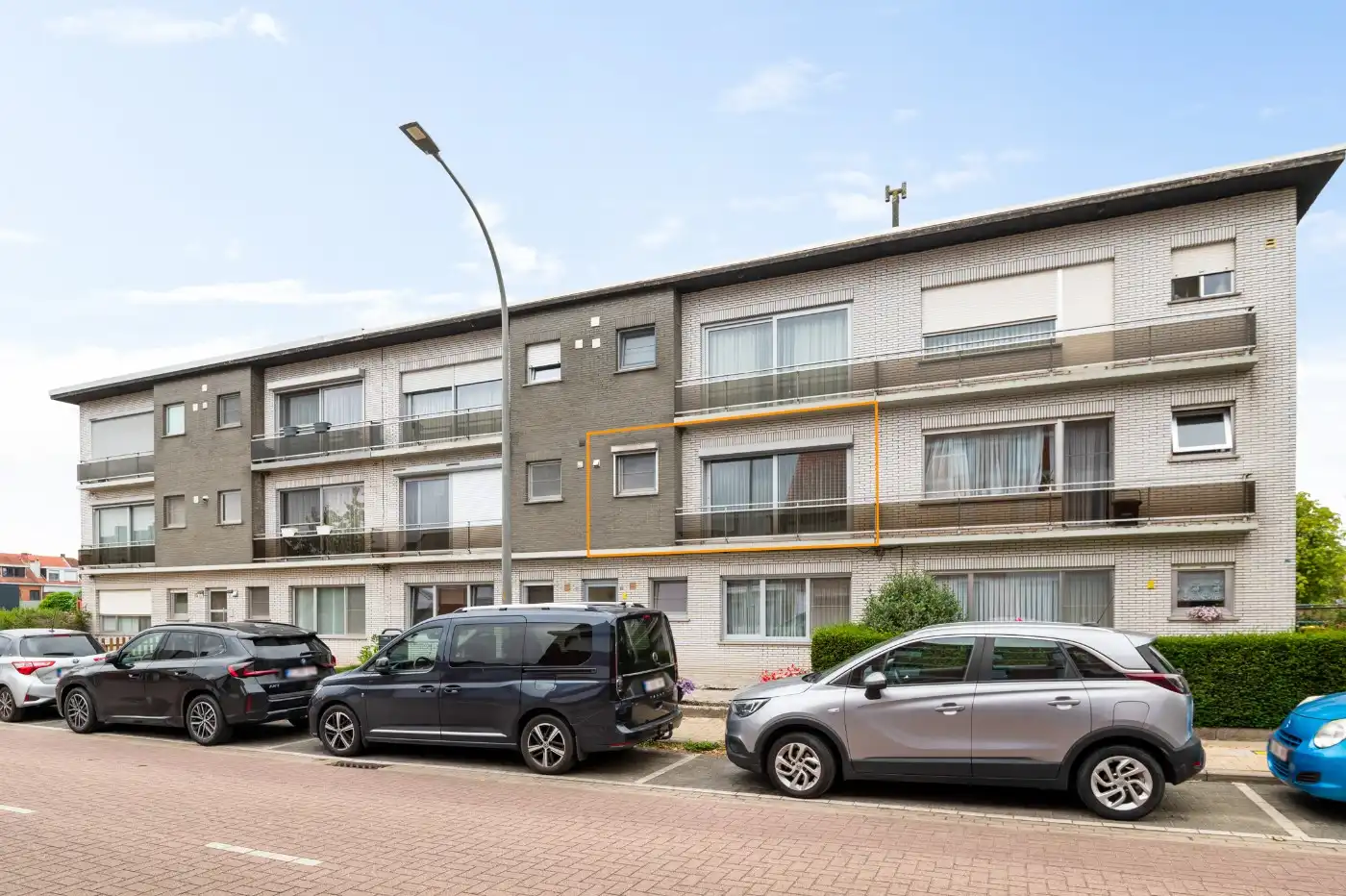 Instapklaar appartement met 2 slpk., balkon en garagebox foto 17