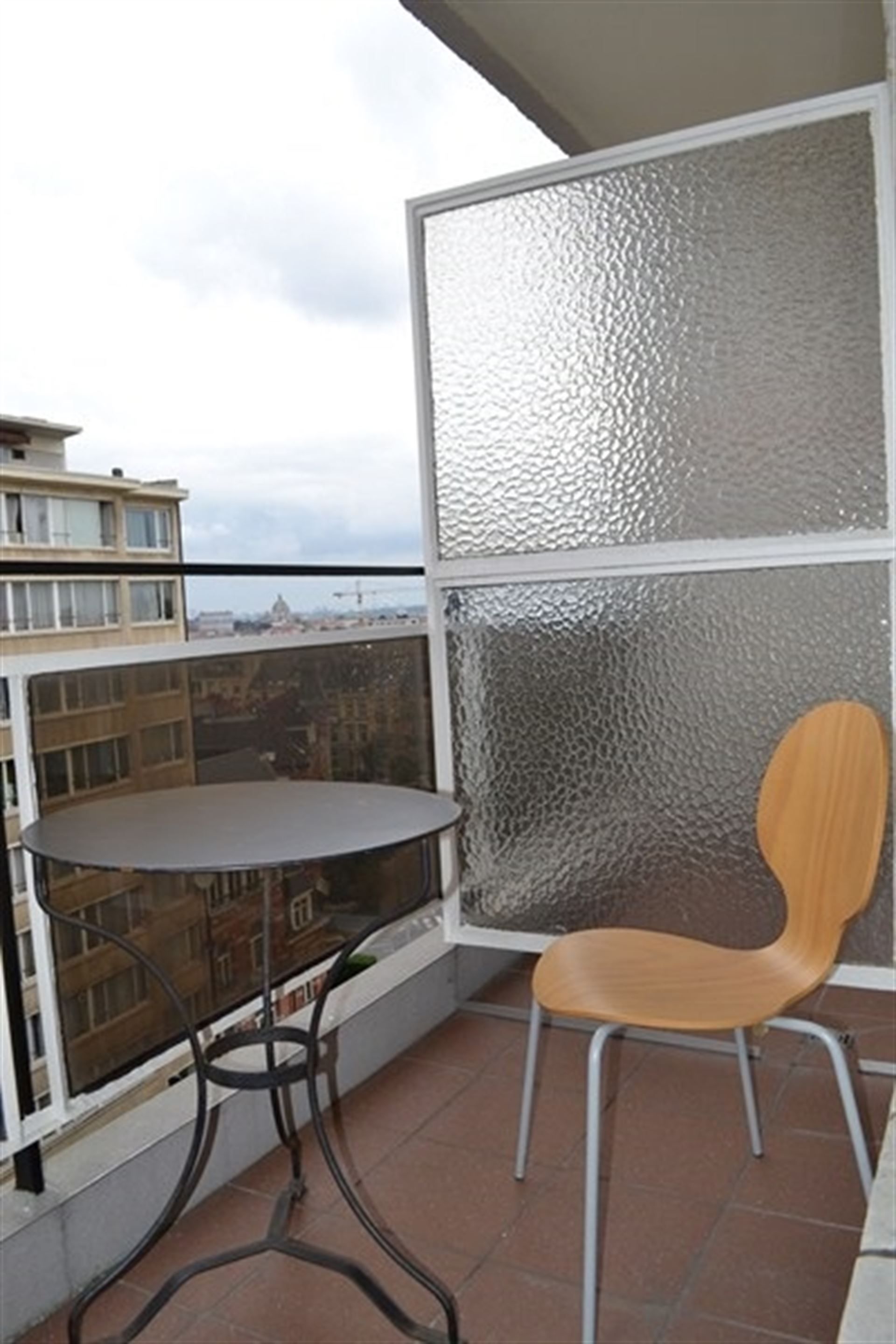 Gemeubelde studio met balkon - EU Wijk foto 4