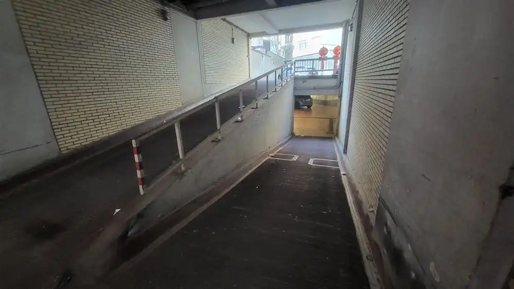 Binnen autostaanplaats te Antwerpen-centrum  foto 2