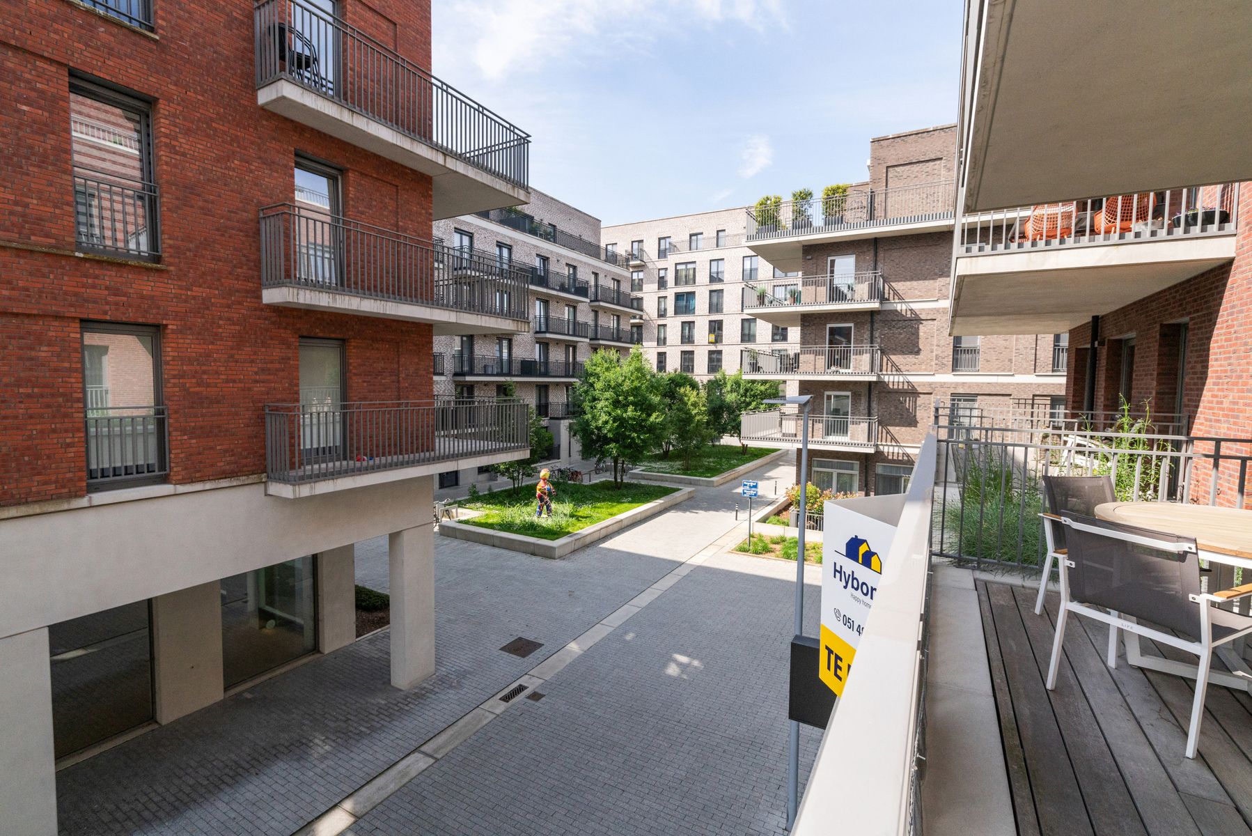 Centraal gelegen appartement met terras en fietsenberging foto 16