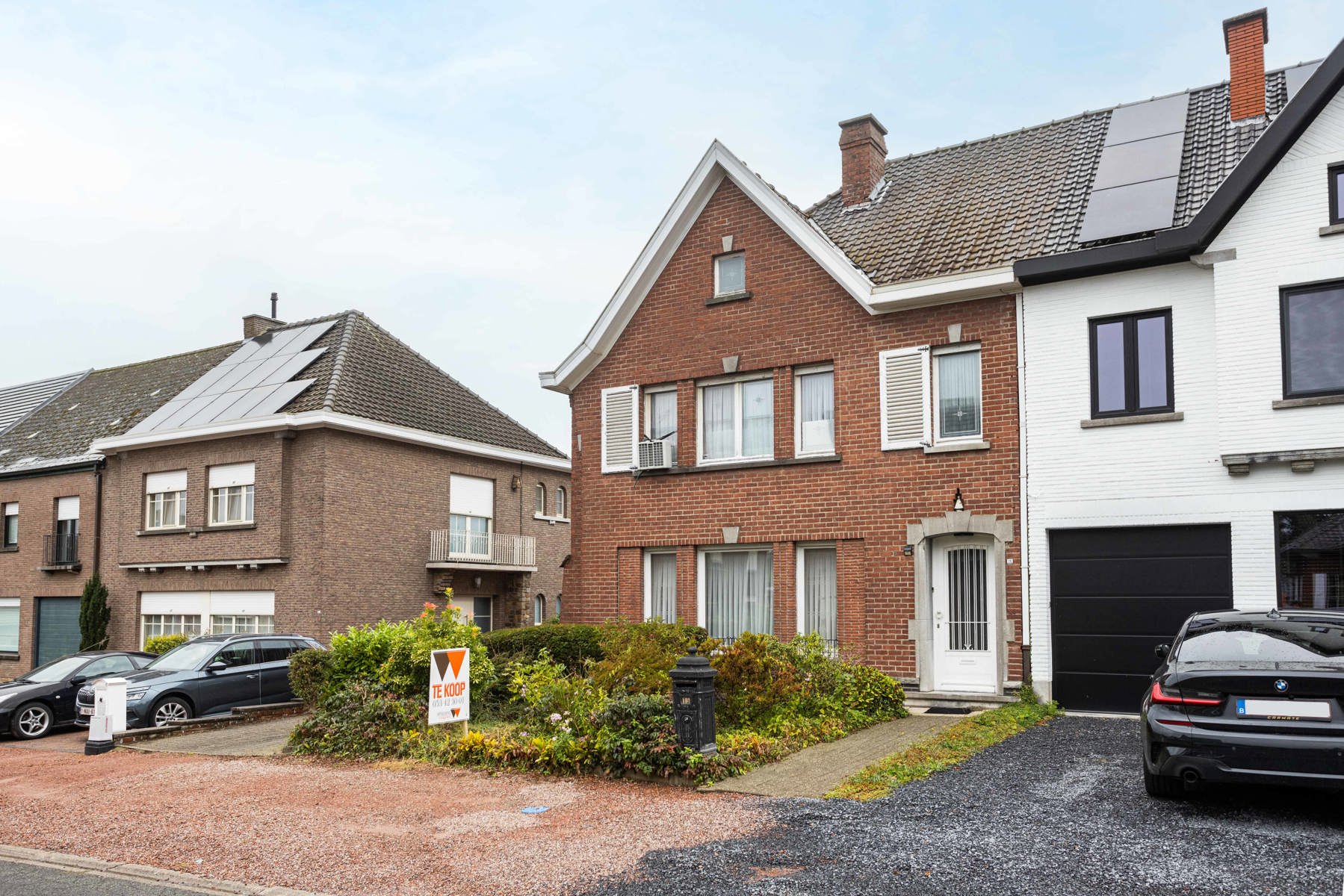 Te renoveren woning in doodlopende straat te Zottegem foto 2