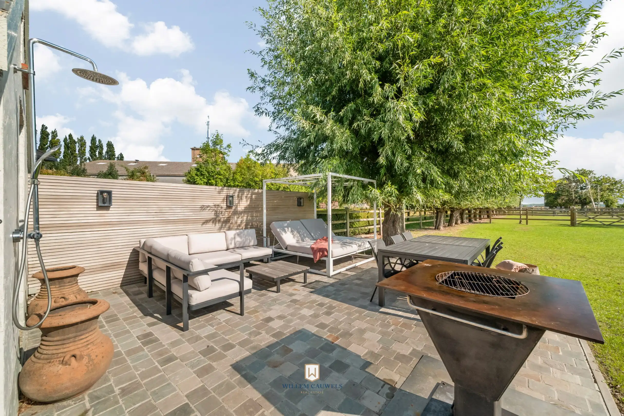 Charmant landelijk huis met prachtige tuin en grote garage foto 23