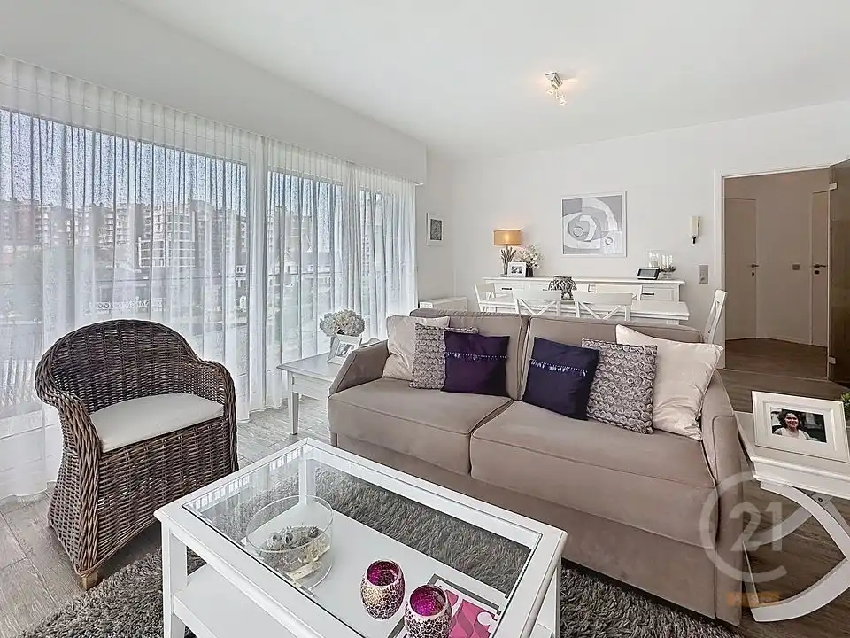 Prachtig 2-slaapkamerappartement met uniek zicht op de golf inclusief parkeerplaats foto 2
