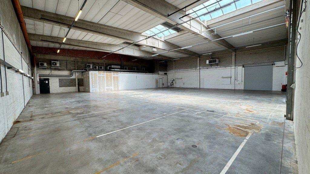 Magazijn met kantoor te huur nabij A12 in Aartselaar Business Estate foto 11