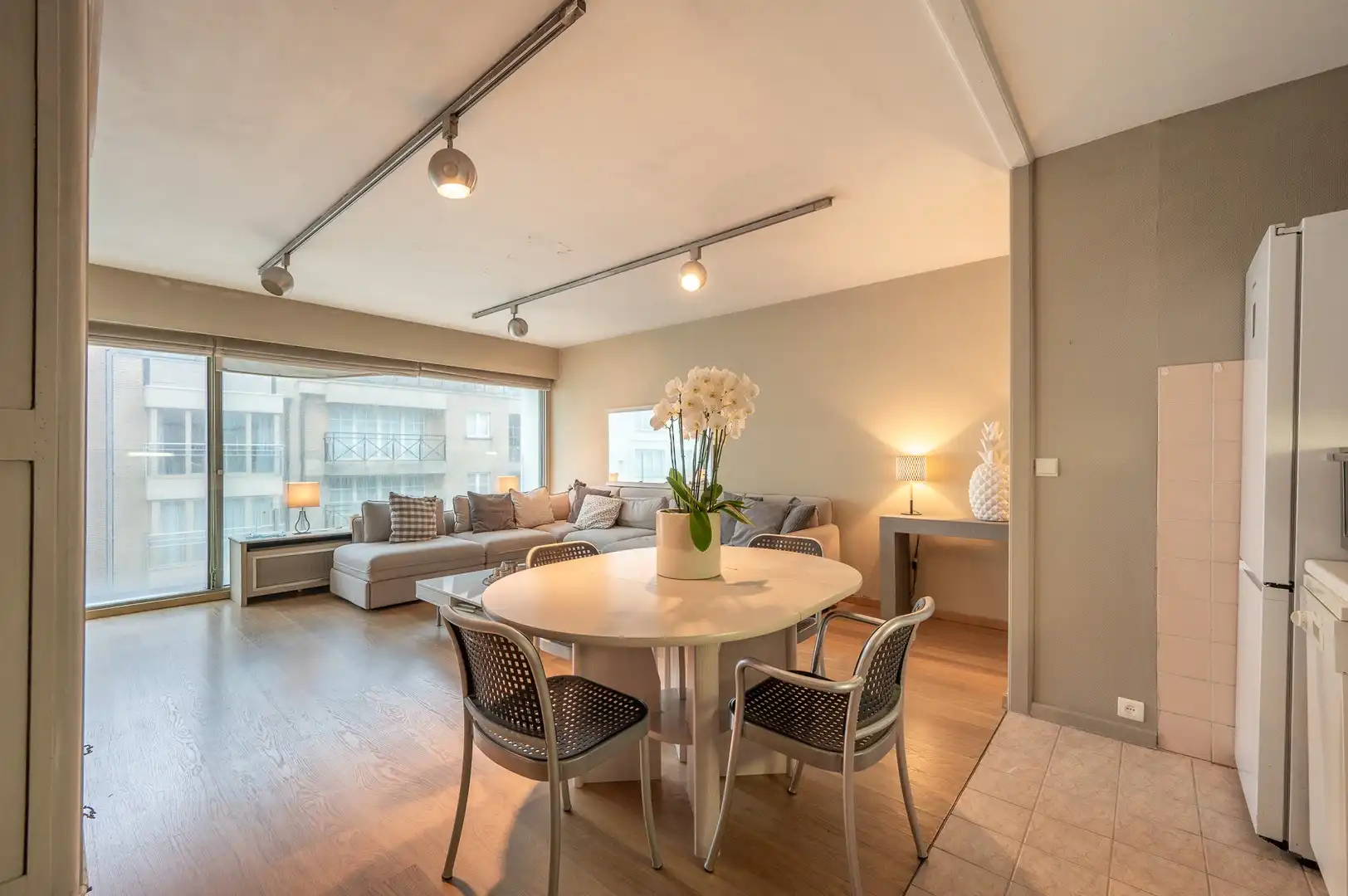 Appartement met zijdelings zeezicht gelegen vlakbij de winkels in de Kustlaan en de Zeedijk. foto 10