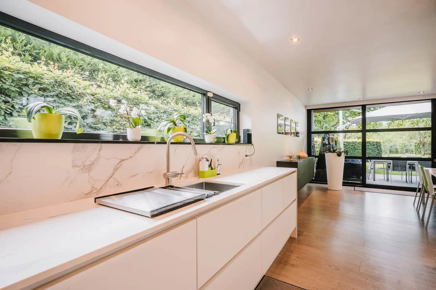 Stijlvolle, eigentijdse woning op een ruim perceel foto 17