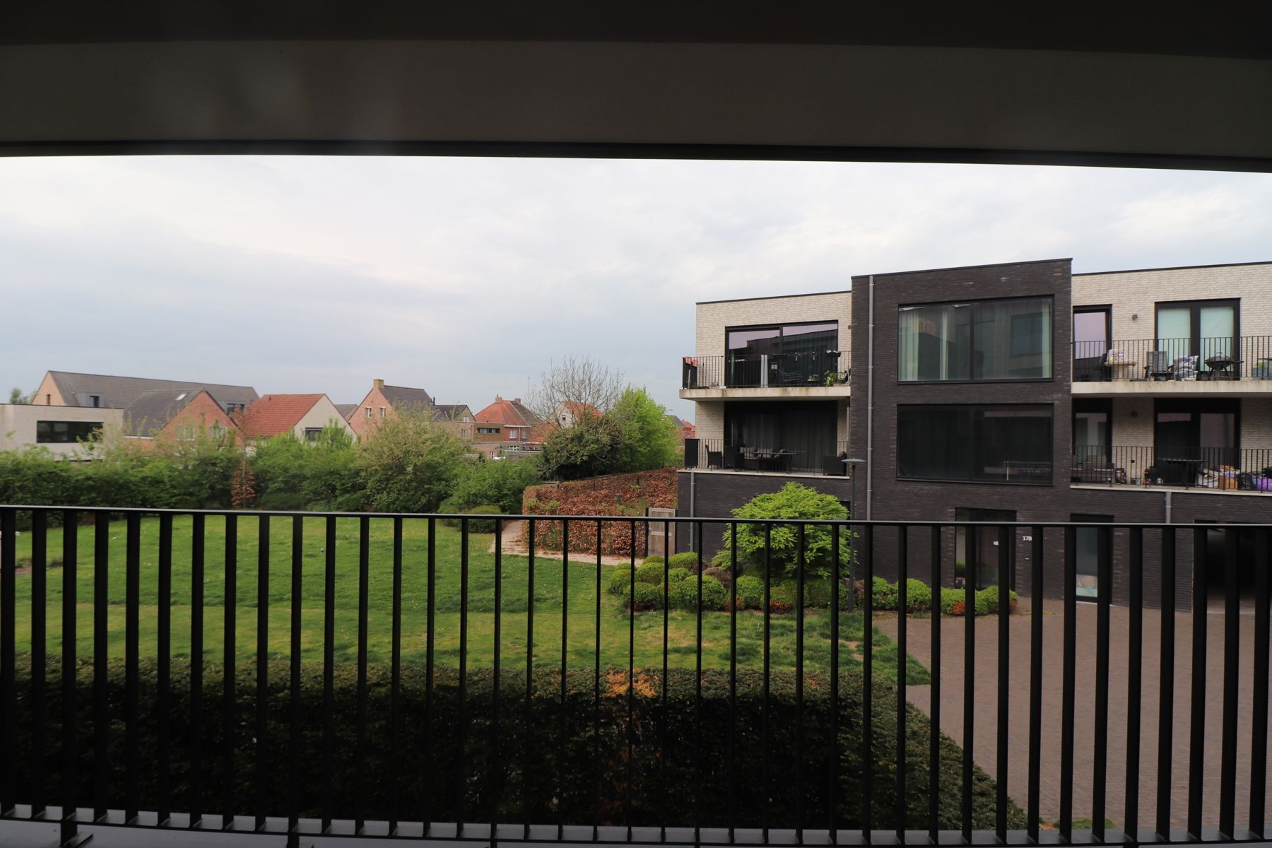 Energiezuinig 2-slaapkamer-appartement met lift, terras, ondergrondse autostaanplaats en kelderberging. foto 11