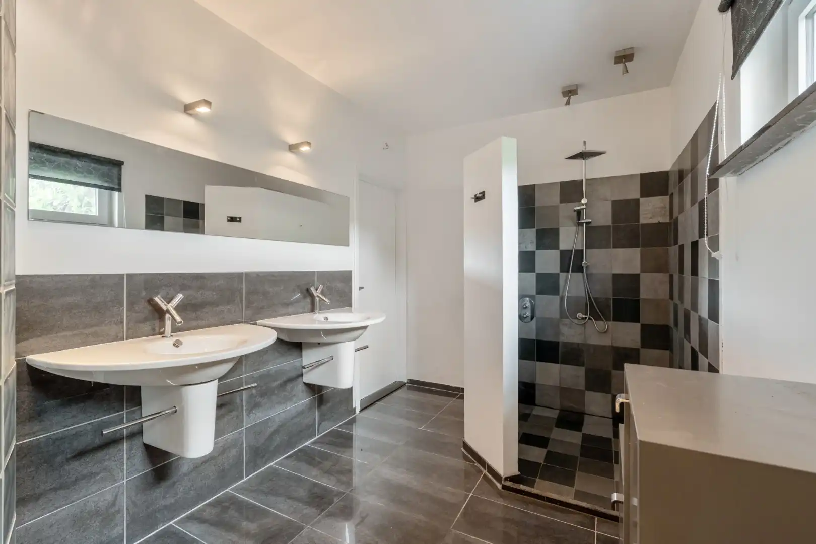 Ruime, zeer rustig gelegen woning op een perceel 29a90ca te Molenbeersel - een deelgemeente van Kinrooi!  foto 11