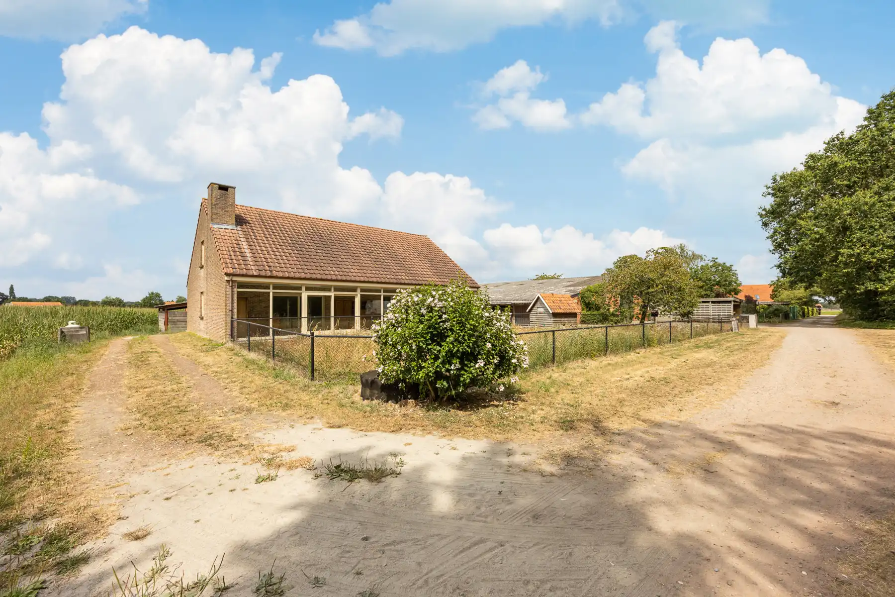 Bedrijfswoning met bijgebouwen en weiland op ca 1,3ha. foto 20