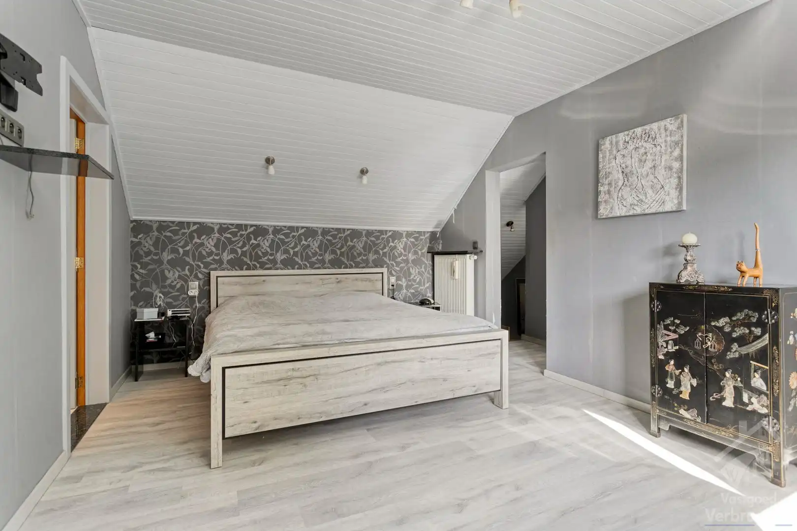 Sfeervolle instapklare woning met 2 slaapkamers, bureau,  garage en atelier foto 12