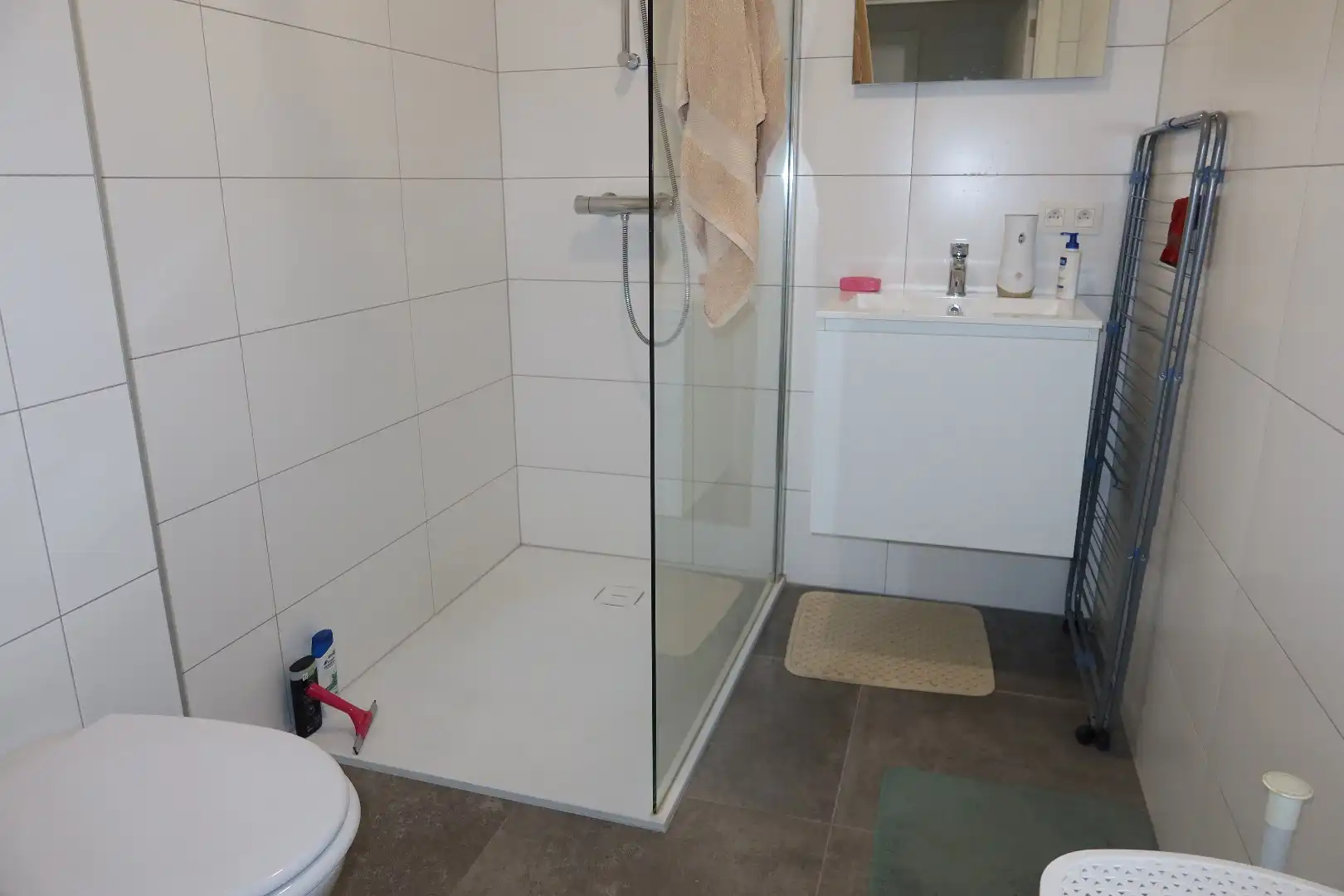 Super gezellig gelijkvloers 1 slk app met terras, voortuin en carport foto 12