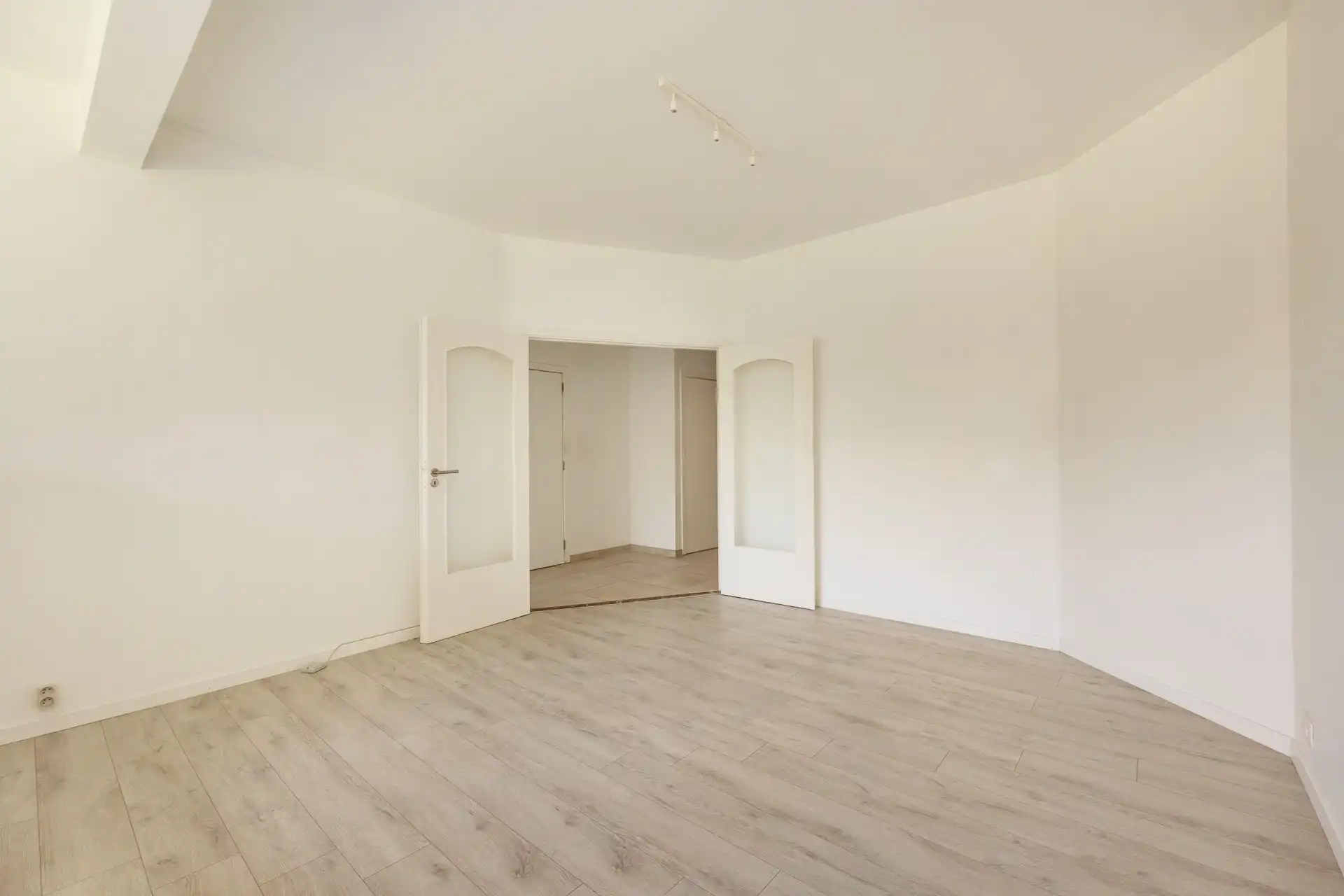 Instapklaar 2-slaapkamerappartement met terras en EPC-B foto 3
