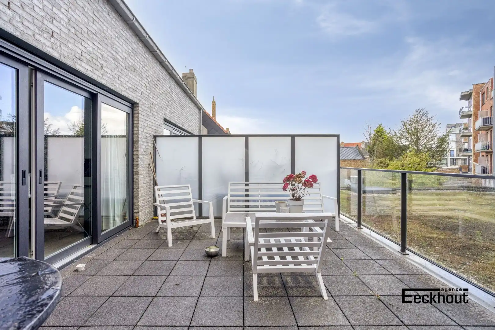 Modern triplex-appartement met groot terras! foto {{pictureIndex}}