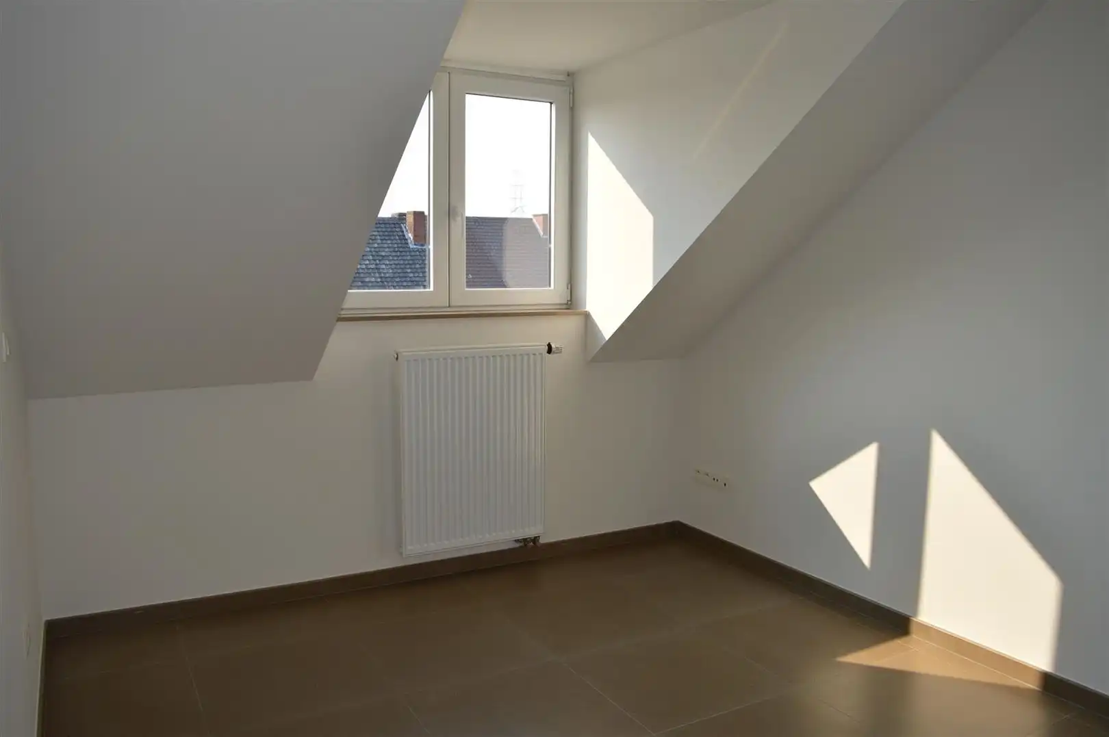 TE HUUR: Ruim appartement met 3 slaapkamers te Munsterbilzen! foto 6