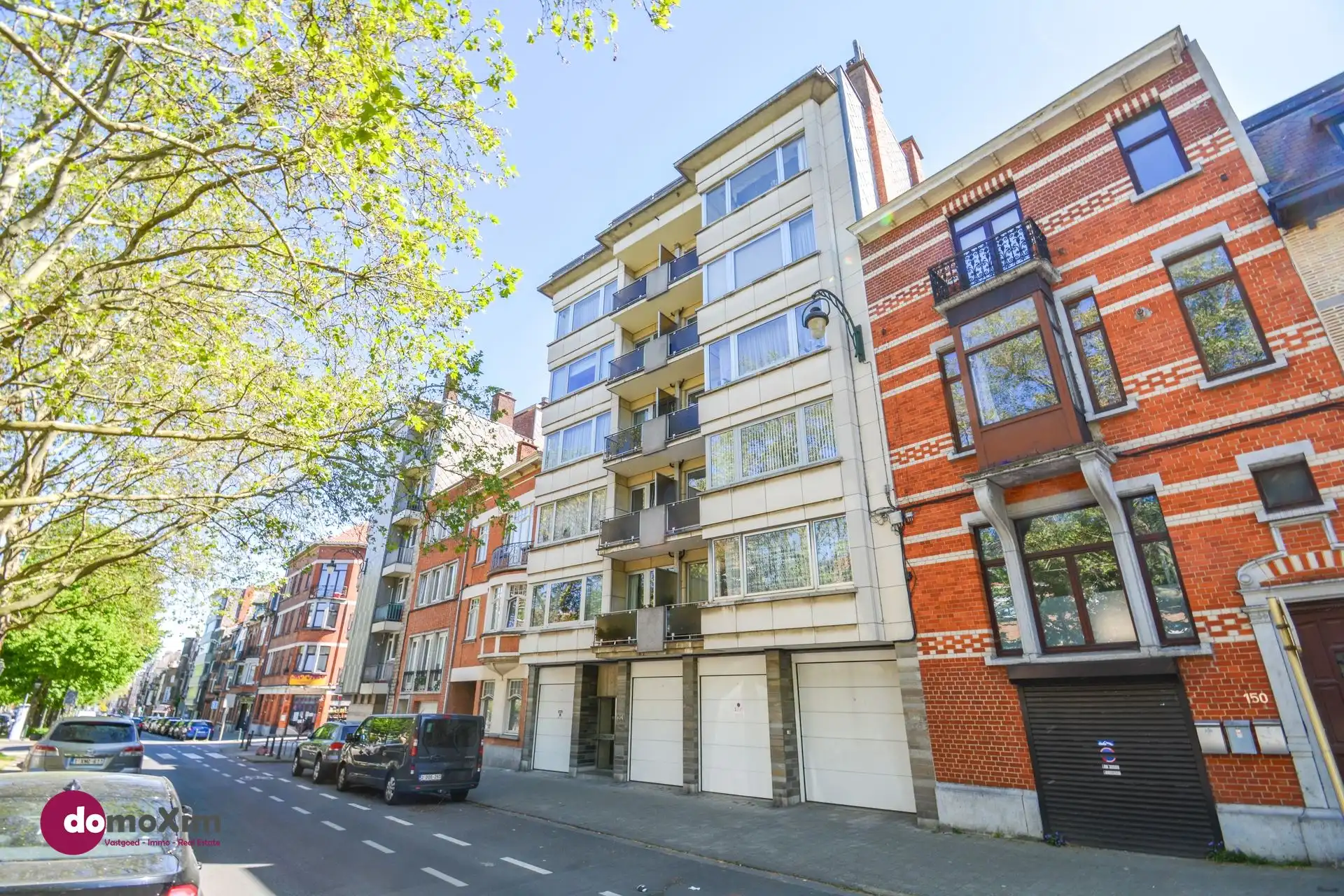 Ruim 3-slaapkamerappartement met parking op toplocatie vlak bij Brussel foto {{pictureIndex}}