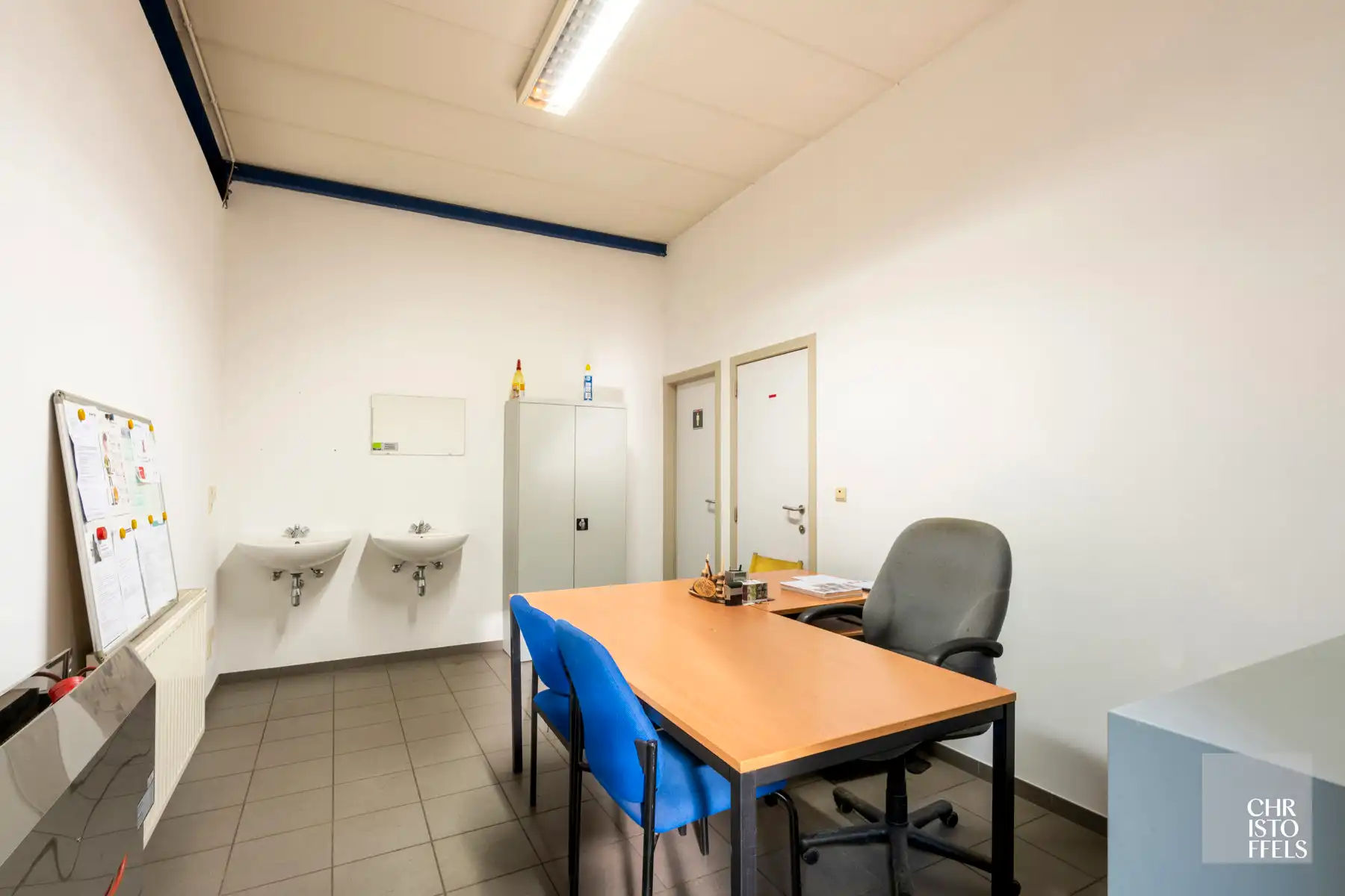 Functioneel bedrijfsgebouw op 4.445m² met magazijn/werkplaats (1.231 m²) en kantoorruimtes (197 m²) nabij de E314 foto 13