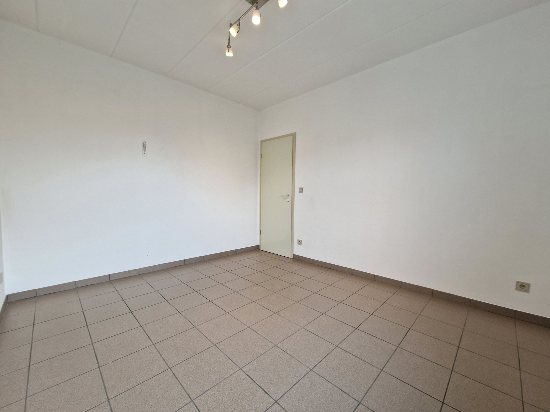Instapklaar appartement met 2 slaapkamers, berging & parking foto 10