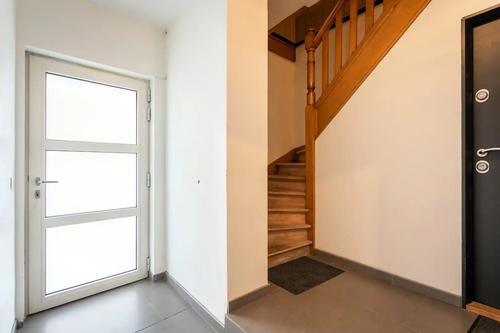 Ruime duplex (143m²) met 3 slaapkamers te Dworp foto 3