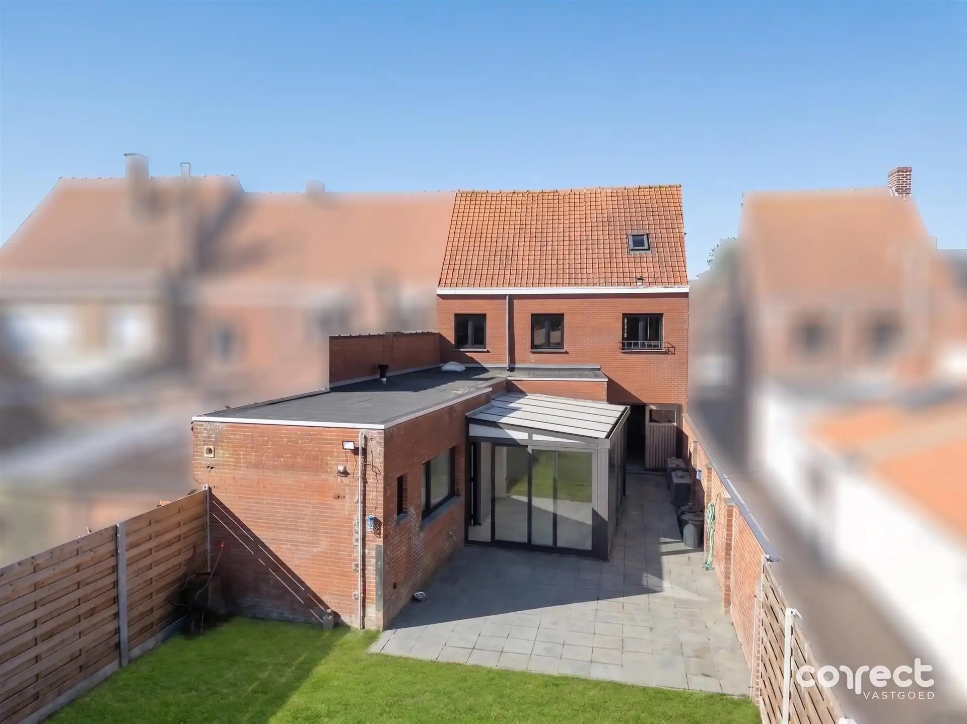 Volledig gerenoveerde gezinswoning met tuin en garage. foto 17