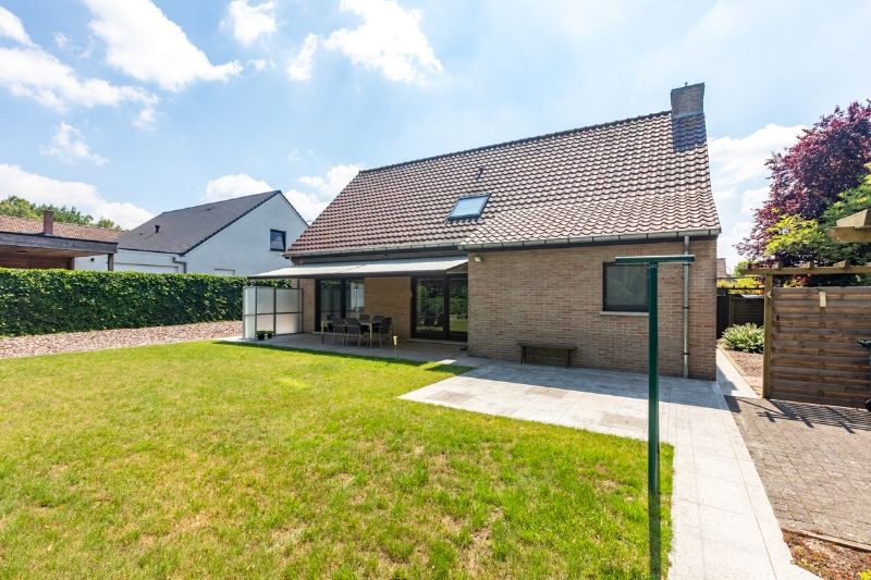Topligging, Hoog Kortrijk! Te moderniseren alleenstaande woning met 4 slaapkamers, bureau, dubbele garage...ENERGIELABEL C foto 3