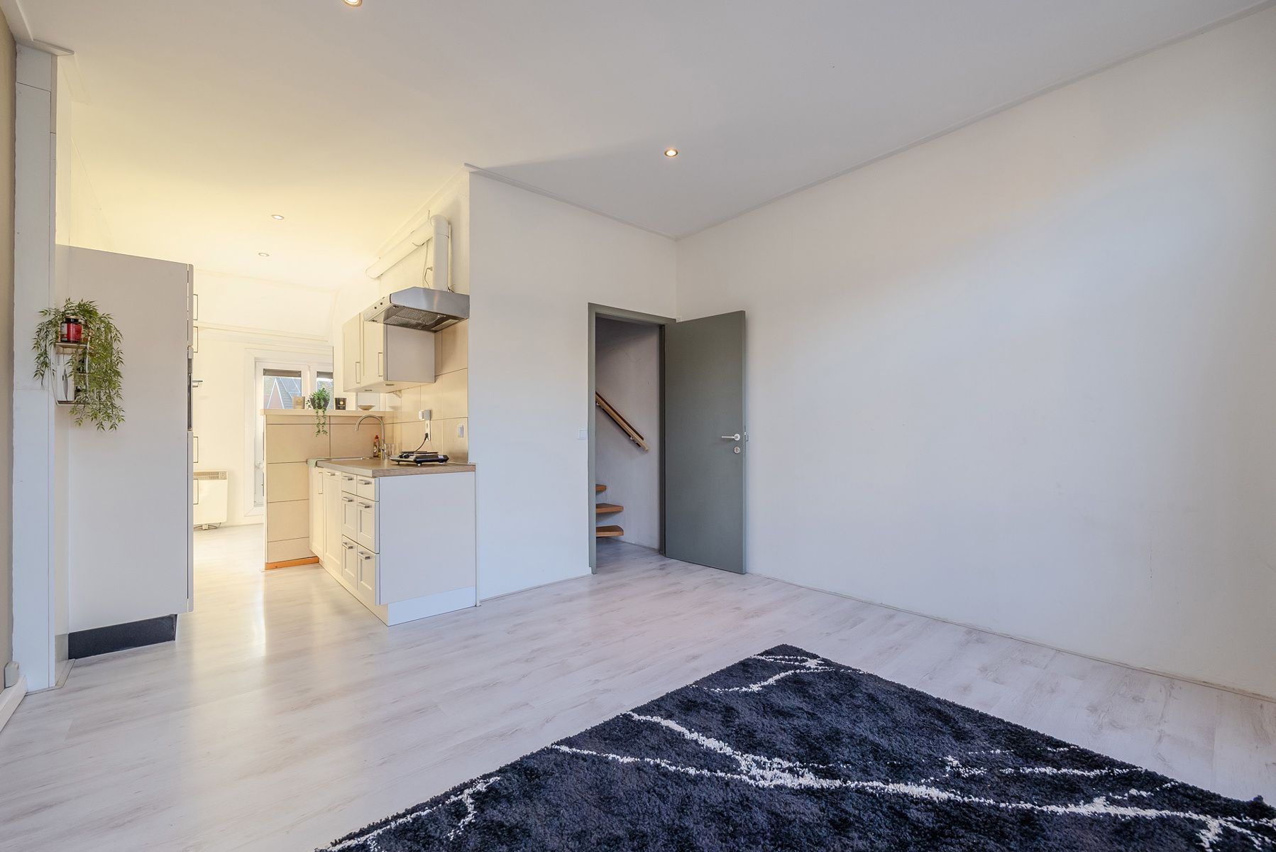 Opbrengsteigendom, bestaande uit een gelijkvloerse studio en een duplex-appartement. foto 9