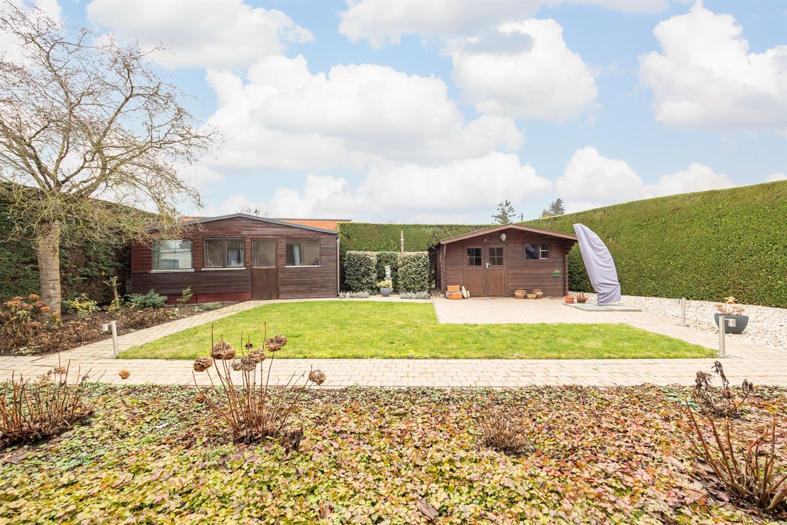 Verzorgde laagbouwwoning met tuin en garages! foto 16