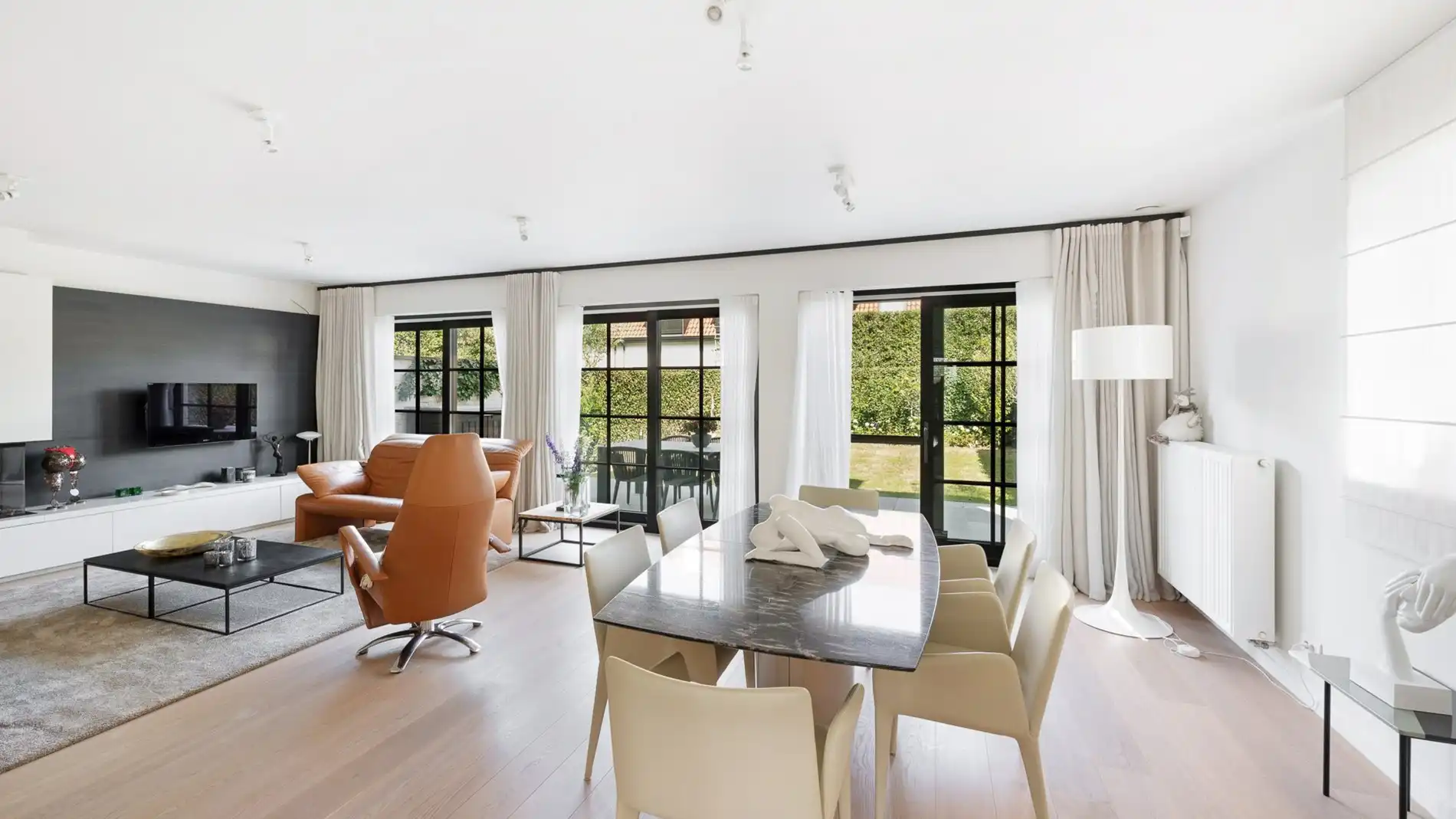 Recente hoekwoning met groot volume te Knokke foto 2