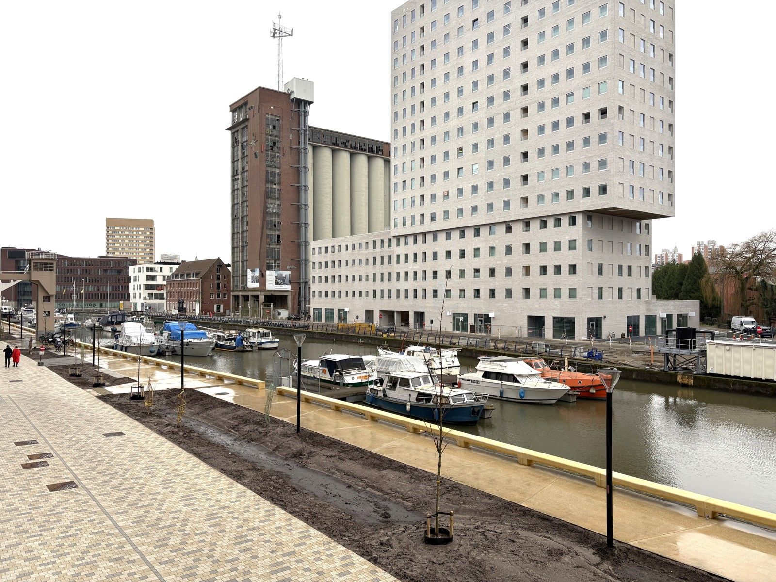 Modern kantoor met parkings foto 3