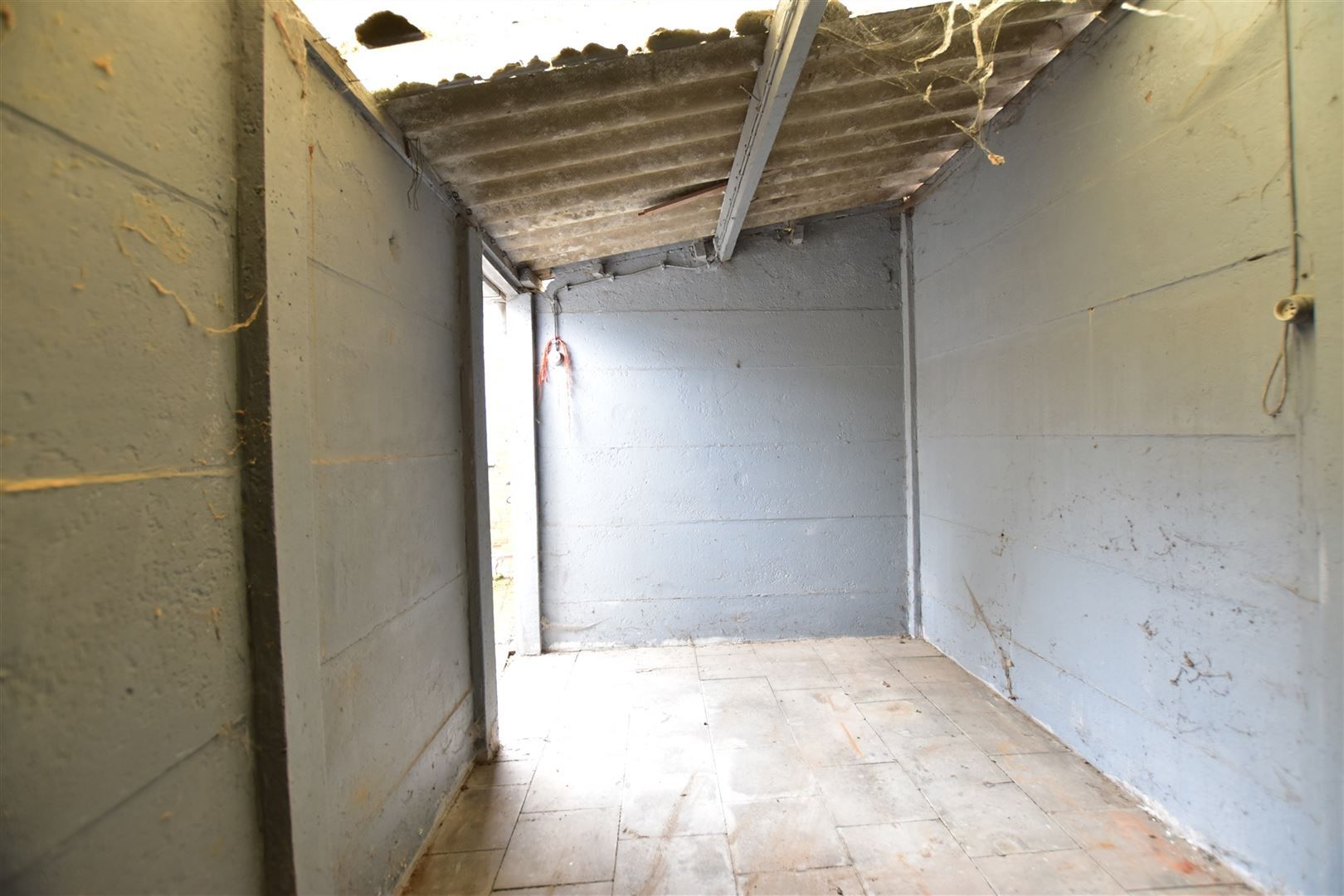 Te renoveren woning gelegen in het landelijke Moerzeke. foto 9