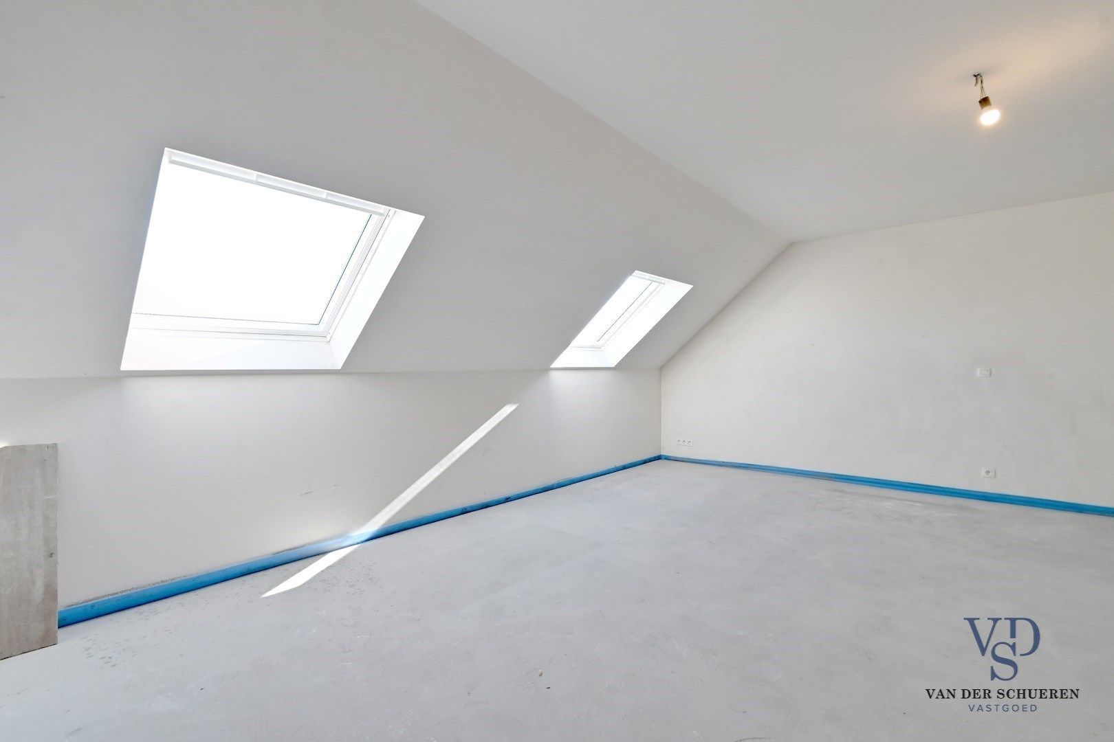 Half Open Bebouwing met buitenberging en carport foto 34