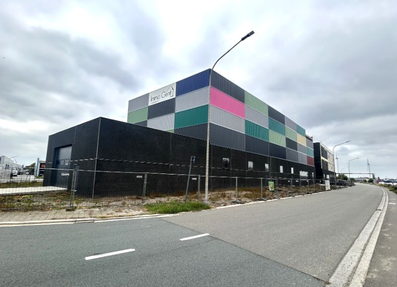 Nieuwbouwmagazijn – strategische ligging nabij centrum Gent foto {{pictureIndex}}