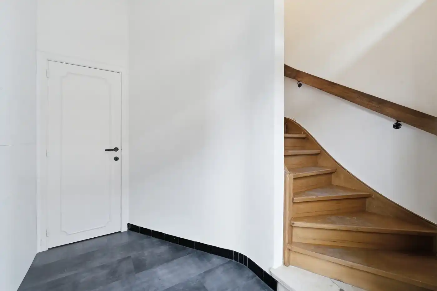 Instapklaar 2-slaapkamerappartement nabij het centrum van Kortrijk foto 2