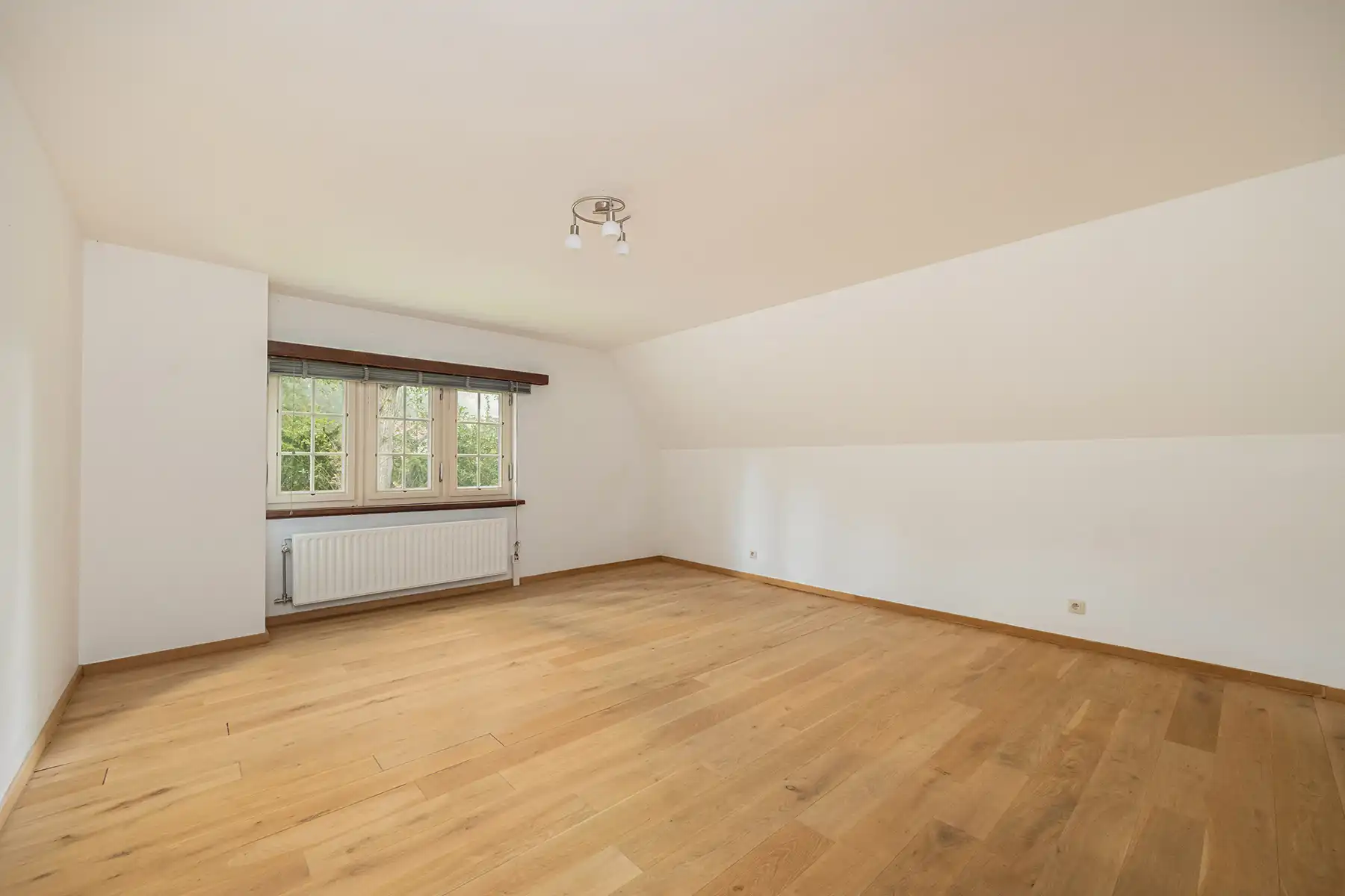 Landhuis met dubbele garage en west-tuin in Zoersel! foto 9