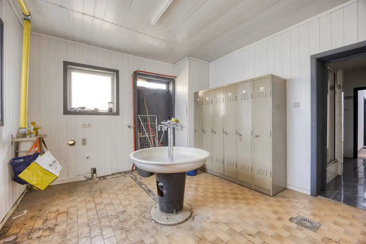 Magazijn met woonst en burelen in Adegem (Maldegem) foto 17