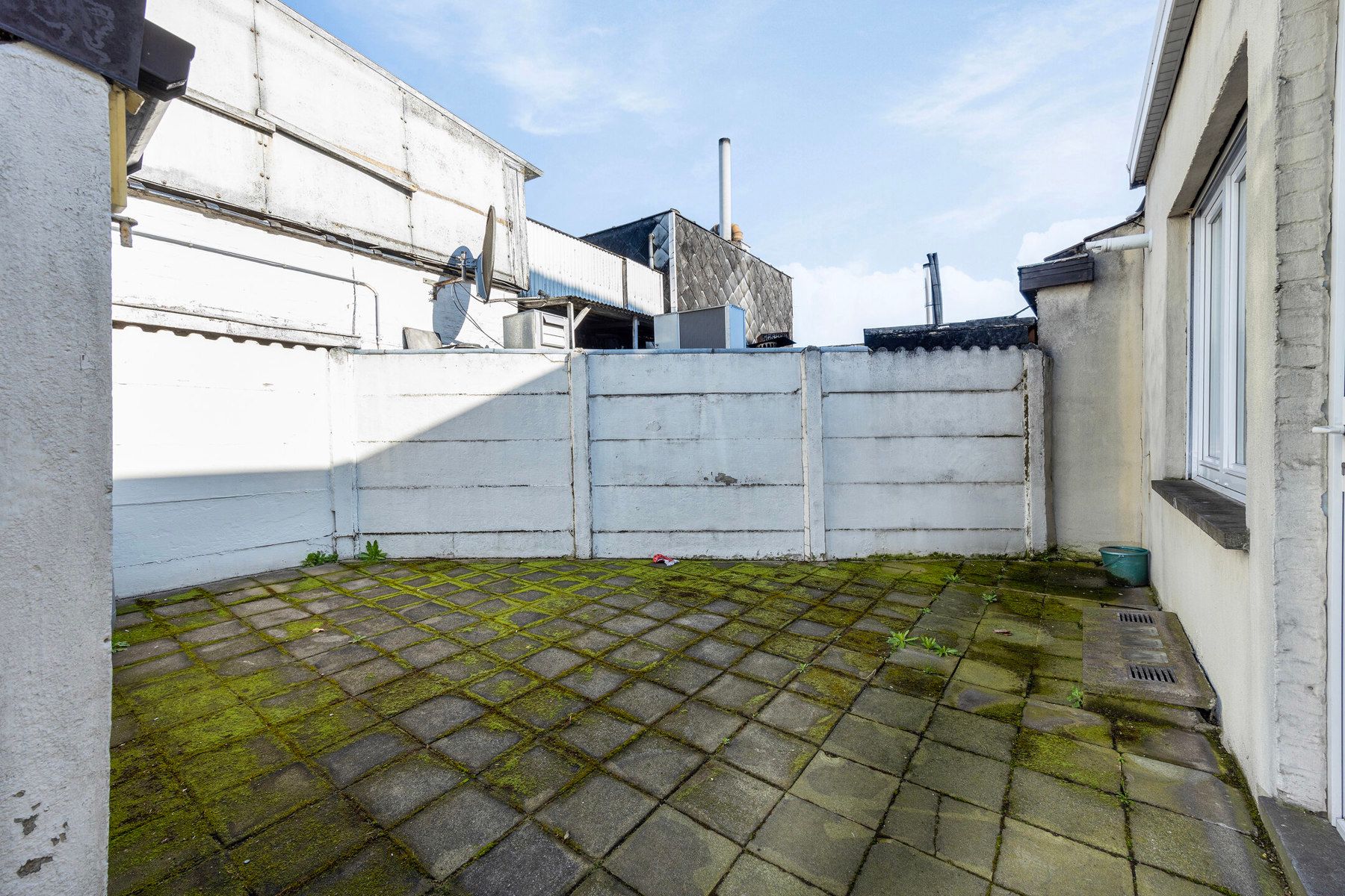 Handelshuis, ingedeeld als commerciële ruimte + appartement foto 8