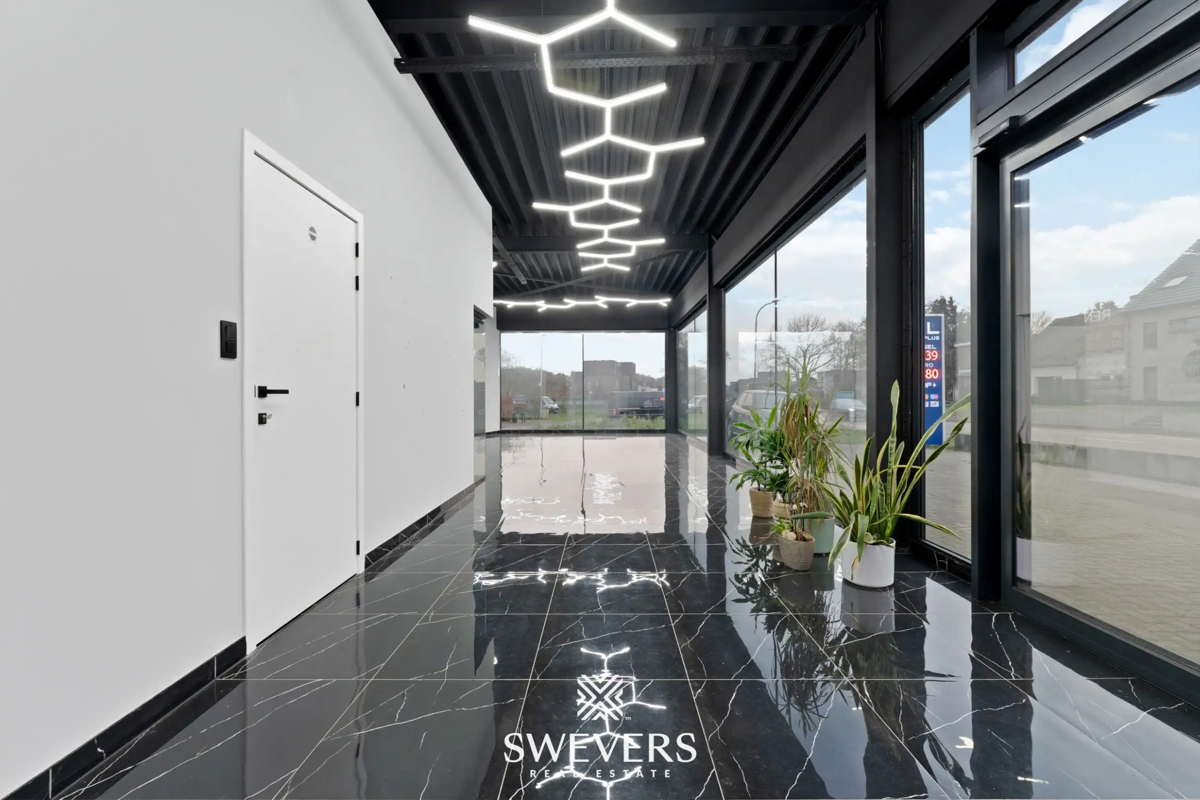Showroom met commerciële mogelijkheden en toplocatie in Houthalen foto 3